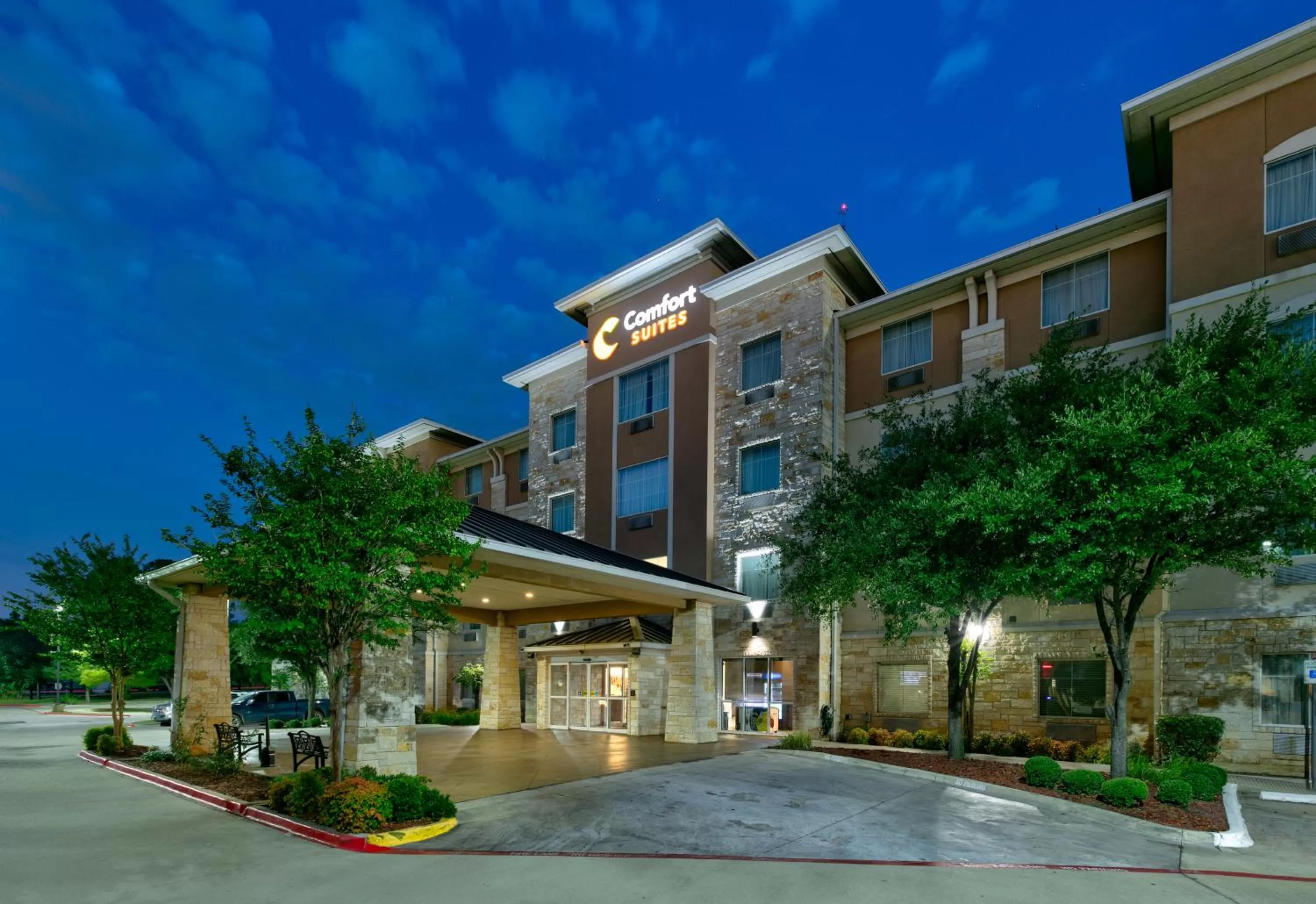 Property building in Comfort Suites Arlington - Entertainment District