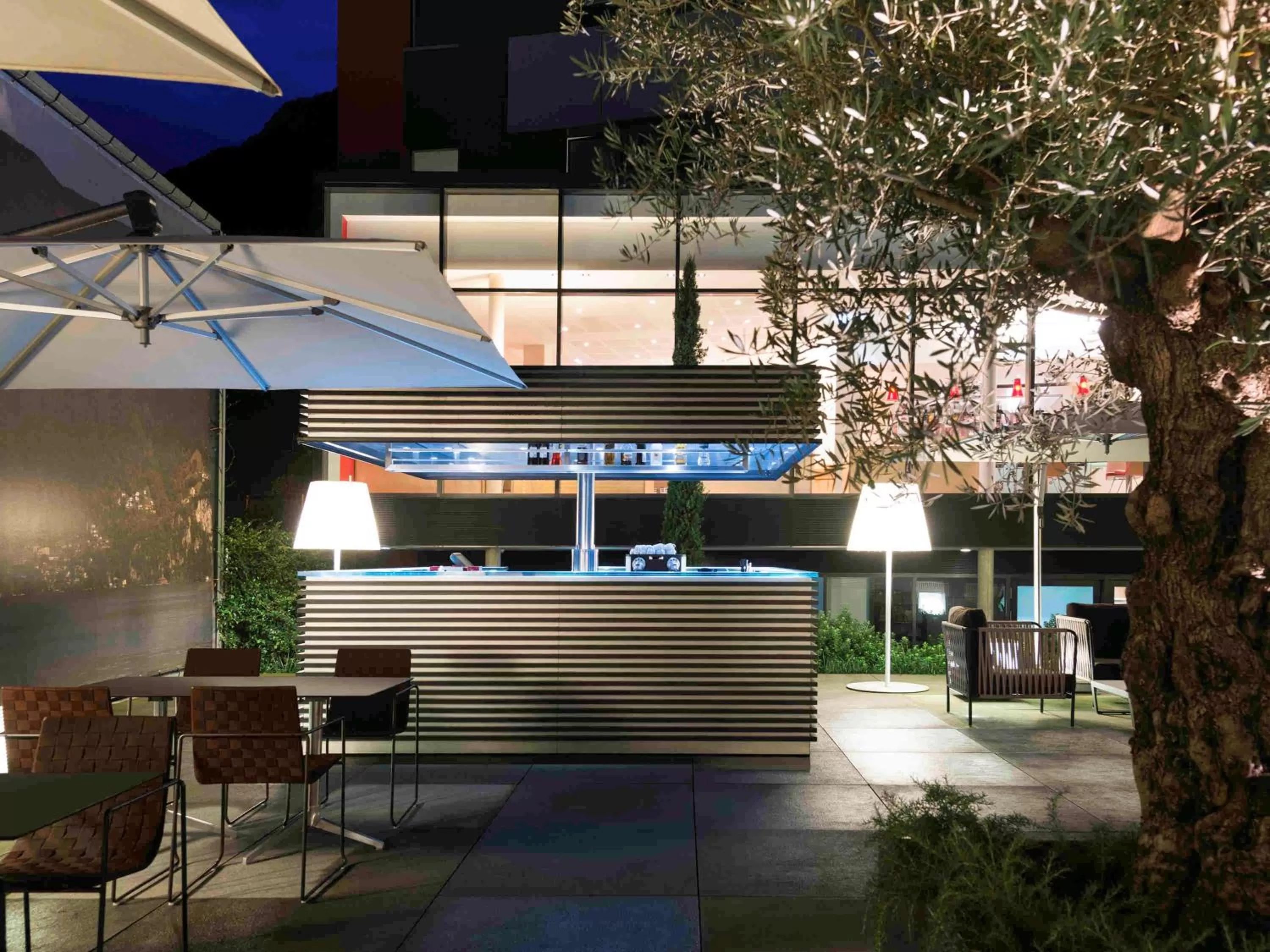 Lounge or bar in Novotel Lugano Paradiso