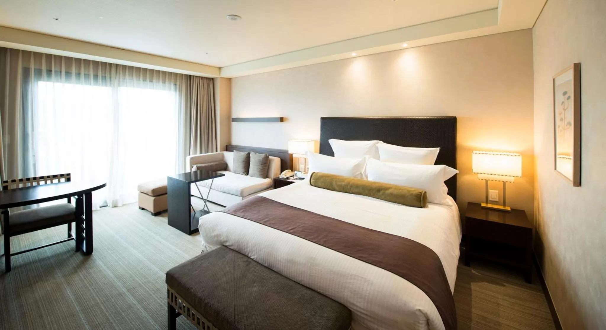 Photo of the whole room, Bed in Intercontinental Alpensia Pyeongchang Resort by IHG