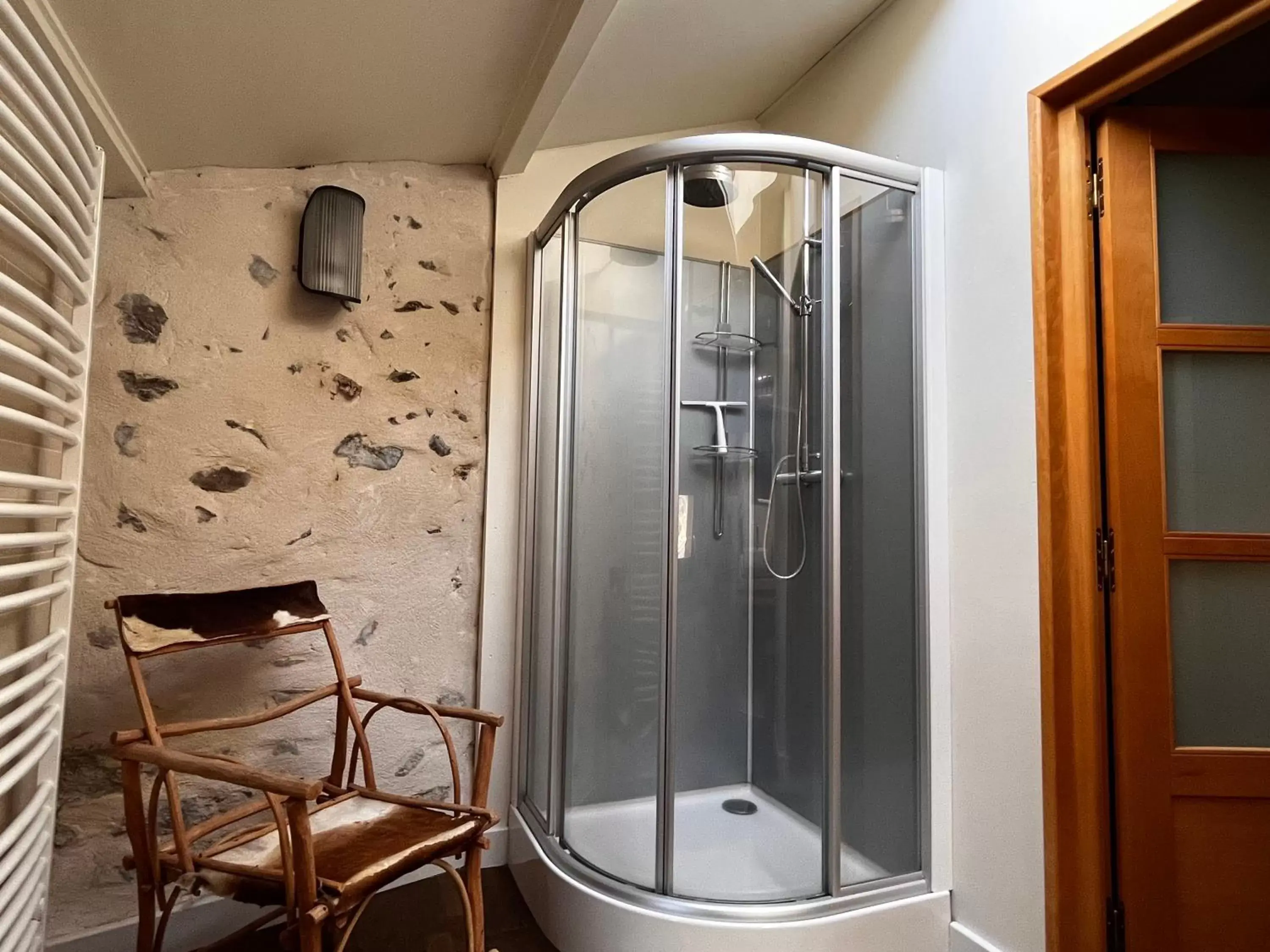 Twin Room with Bathroom in Art et Création Twin Room with Bathroom in Art et Création