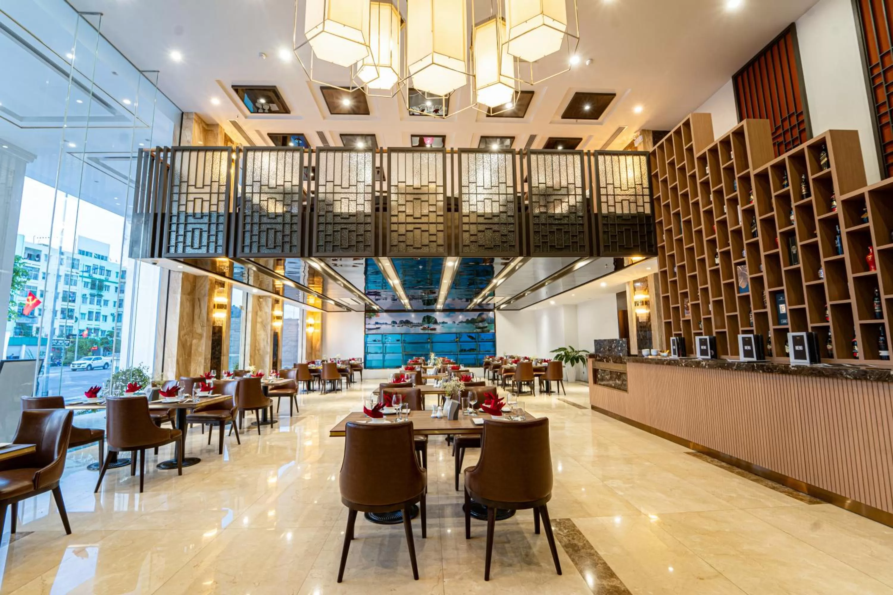 Restaurant/places to eat in Paddington Hotel Halong Bayview