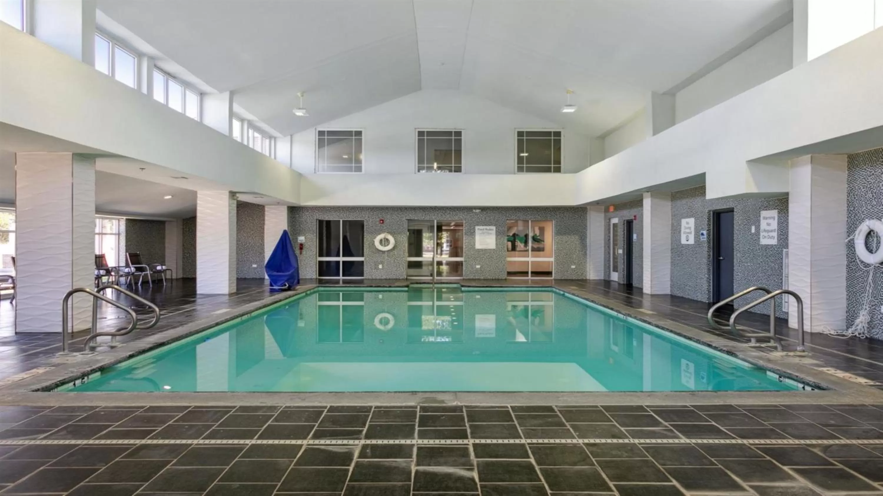 Swimming pool in Holiday Inn Express Williamsburg North by IHG