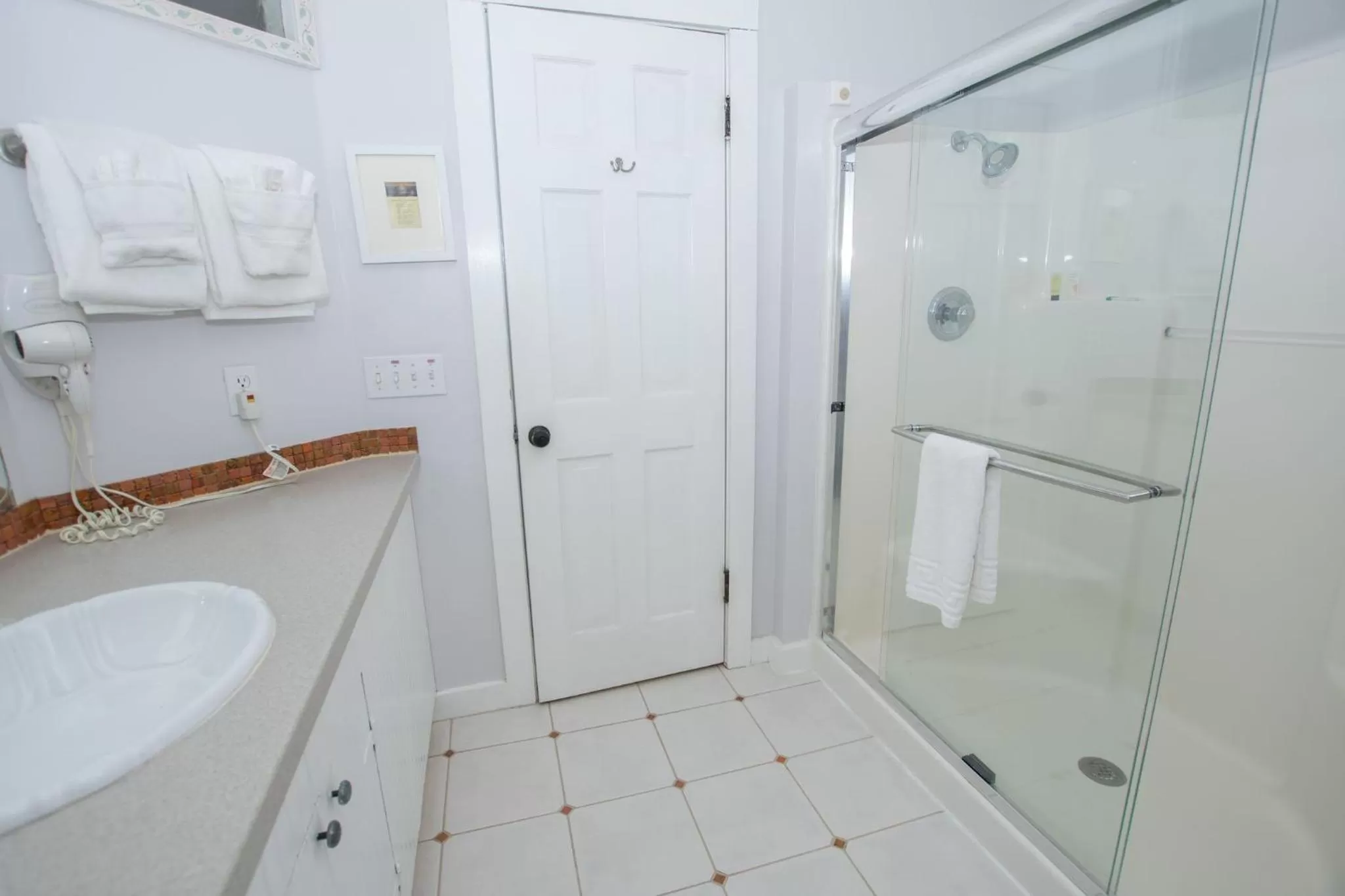 Shower in Terrace Inn and 1911 Restaurant