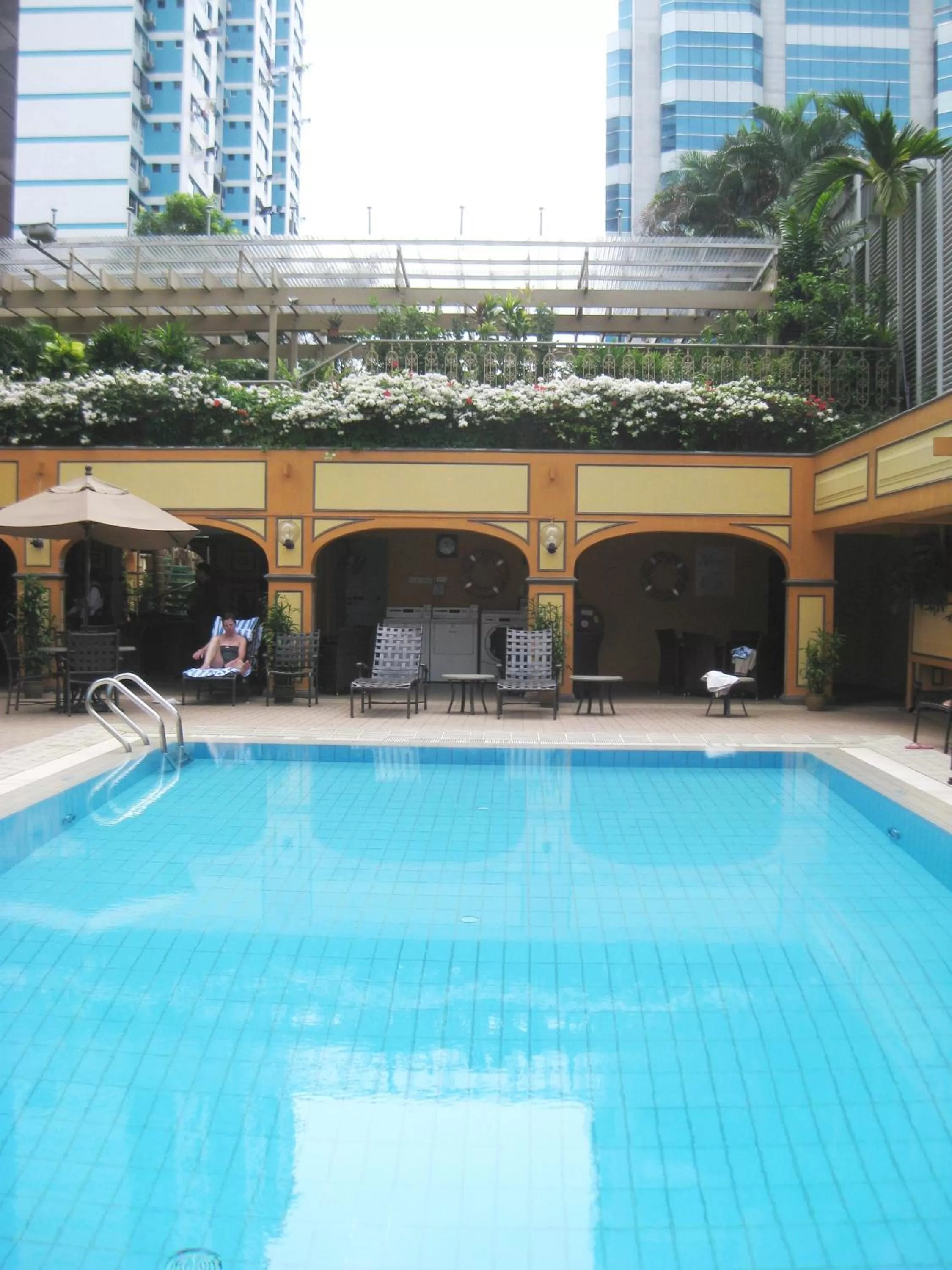 Swimming pool in Hotel Grand Pacific