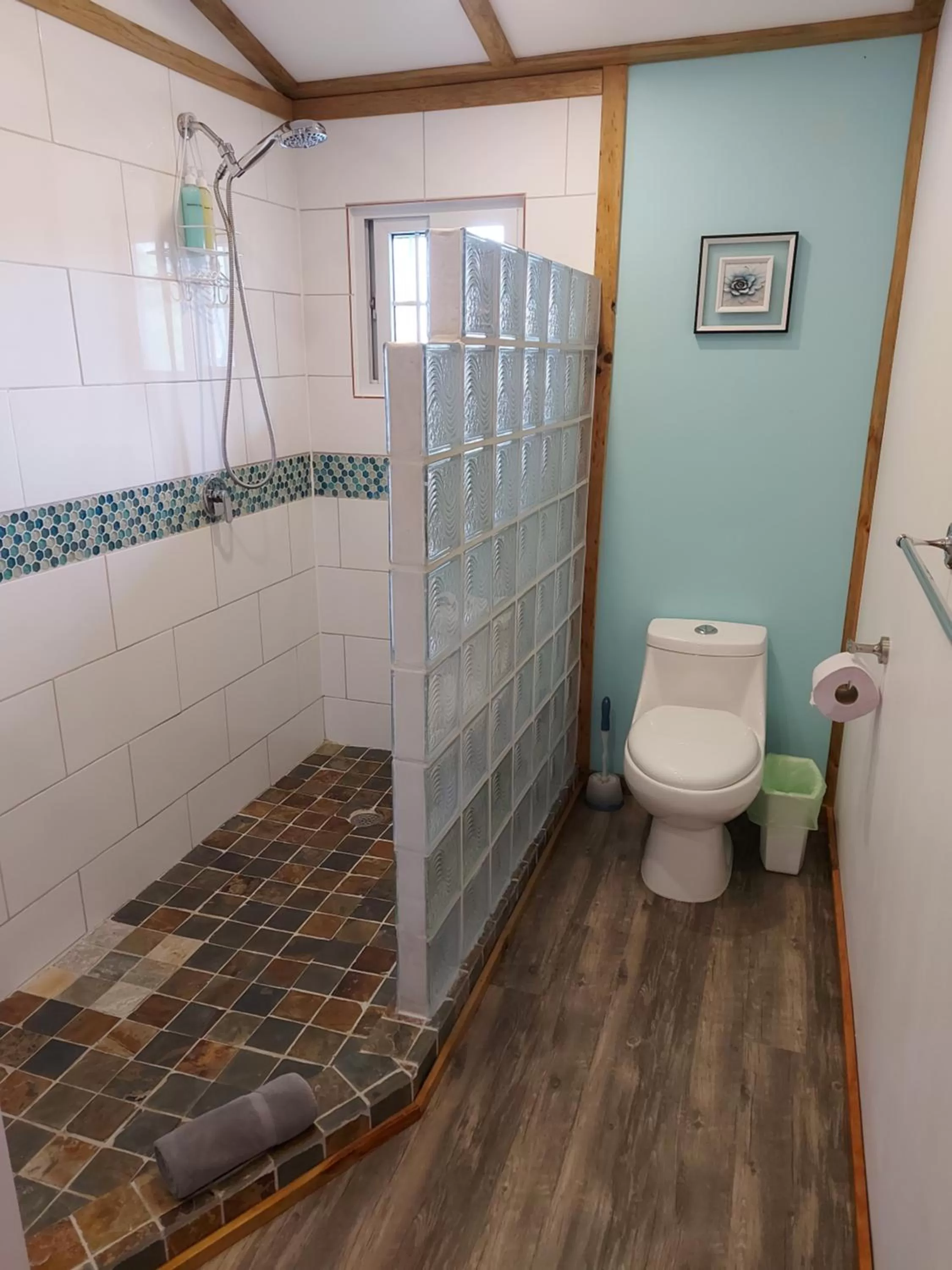 Bathroom in The Sunsetter Bed & Breakfast