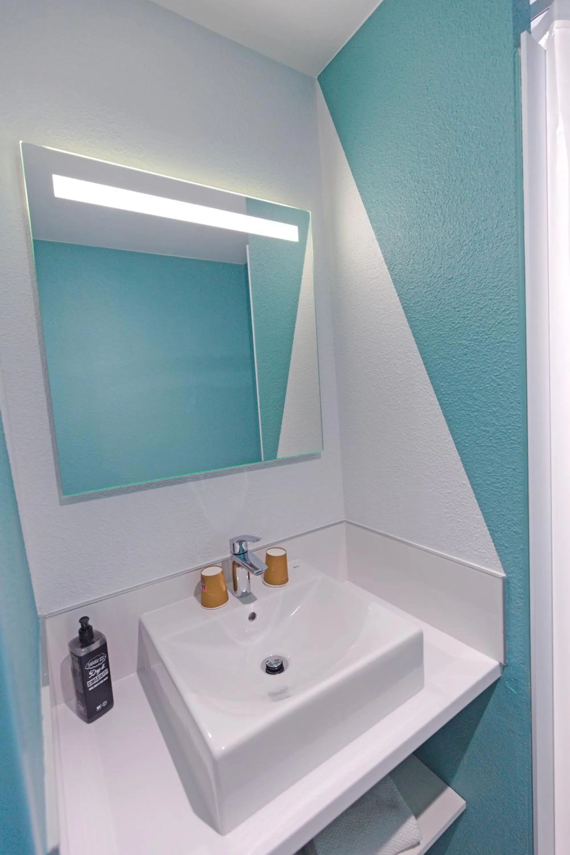 Bathroom in ibis Budget La Teste Bassin d'Arcachon