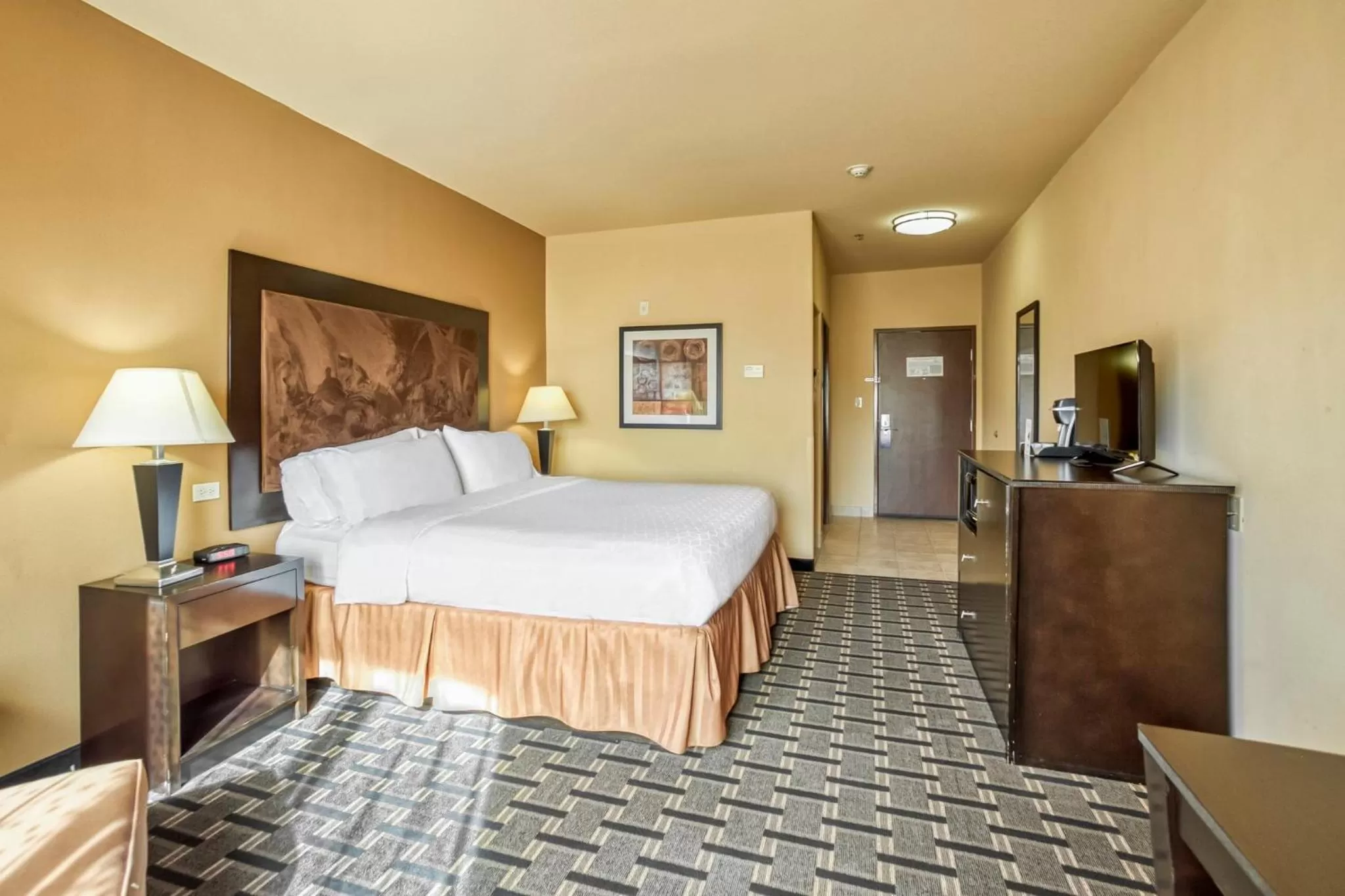 Photo of the whole room, Bed in Holiday Inn Express and Suites Beeville by IHG