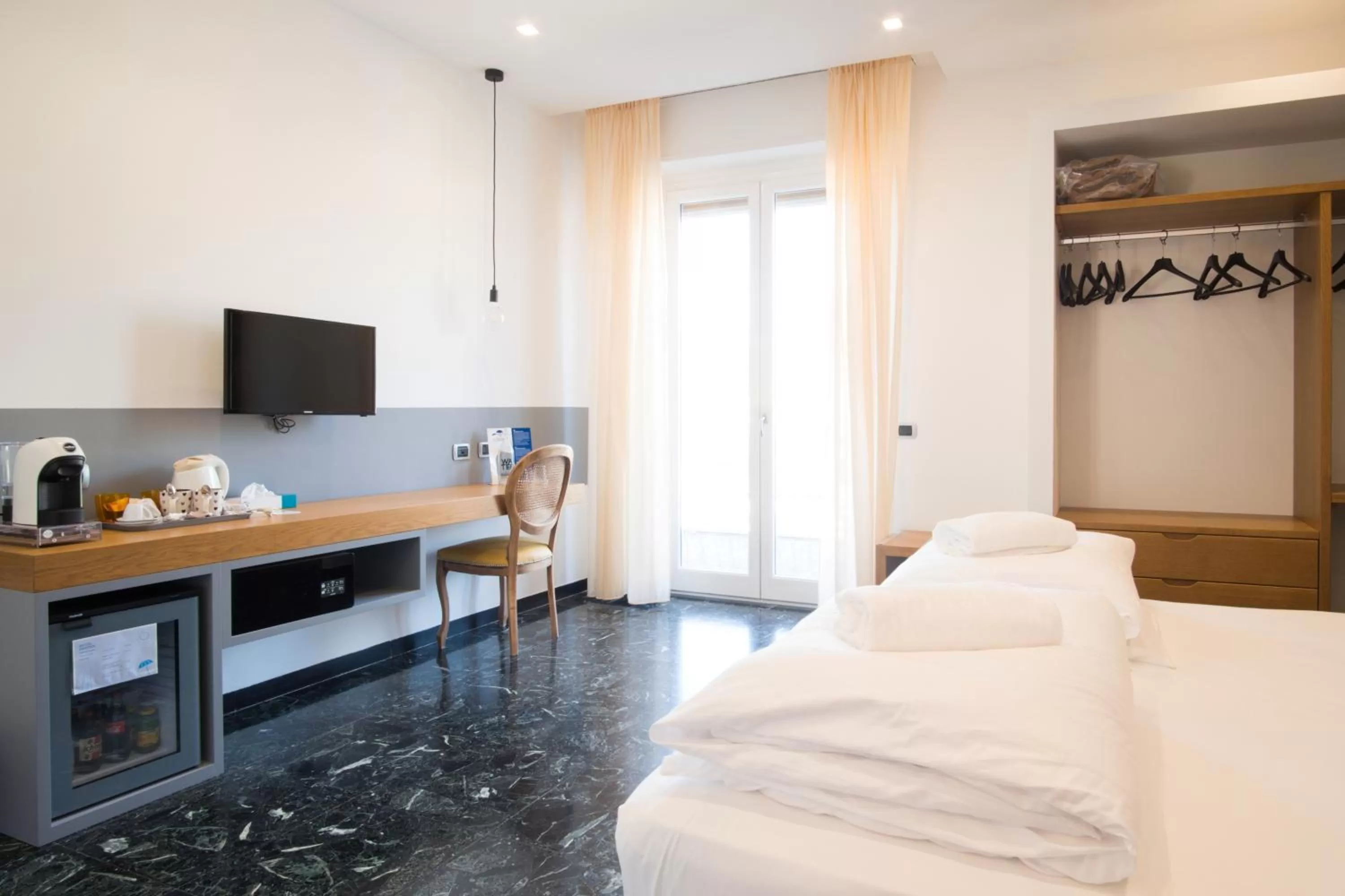 Bedroom, Bed in Hotel Garden