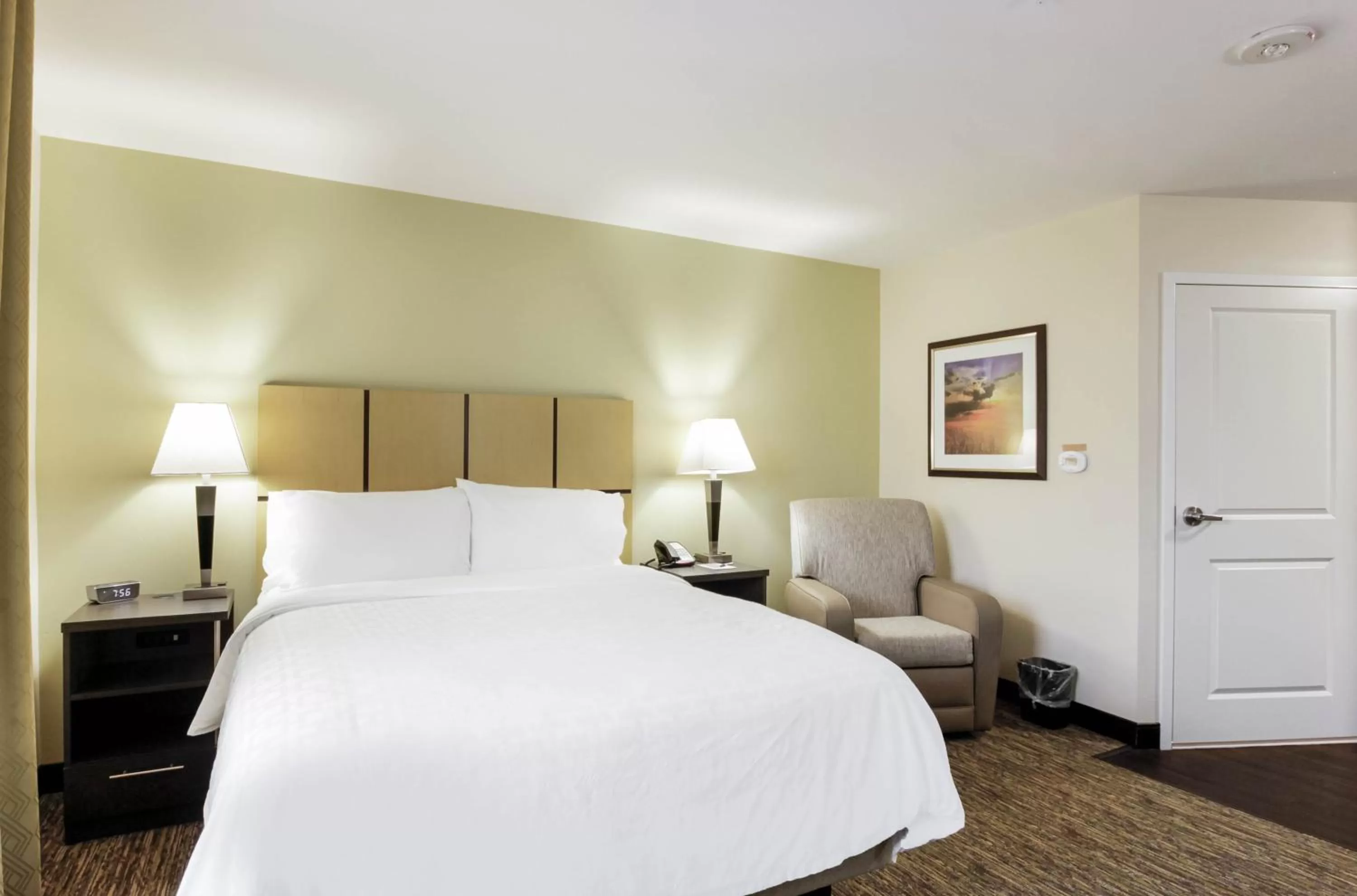 Photo of the whole room, Bed in Candlewood Suites - Brighton by IHG