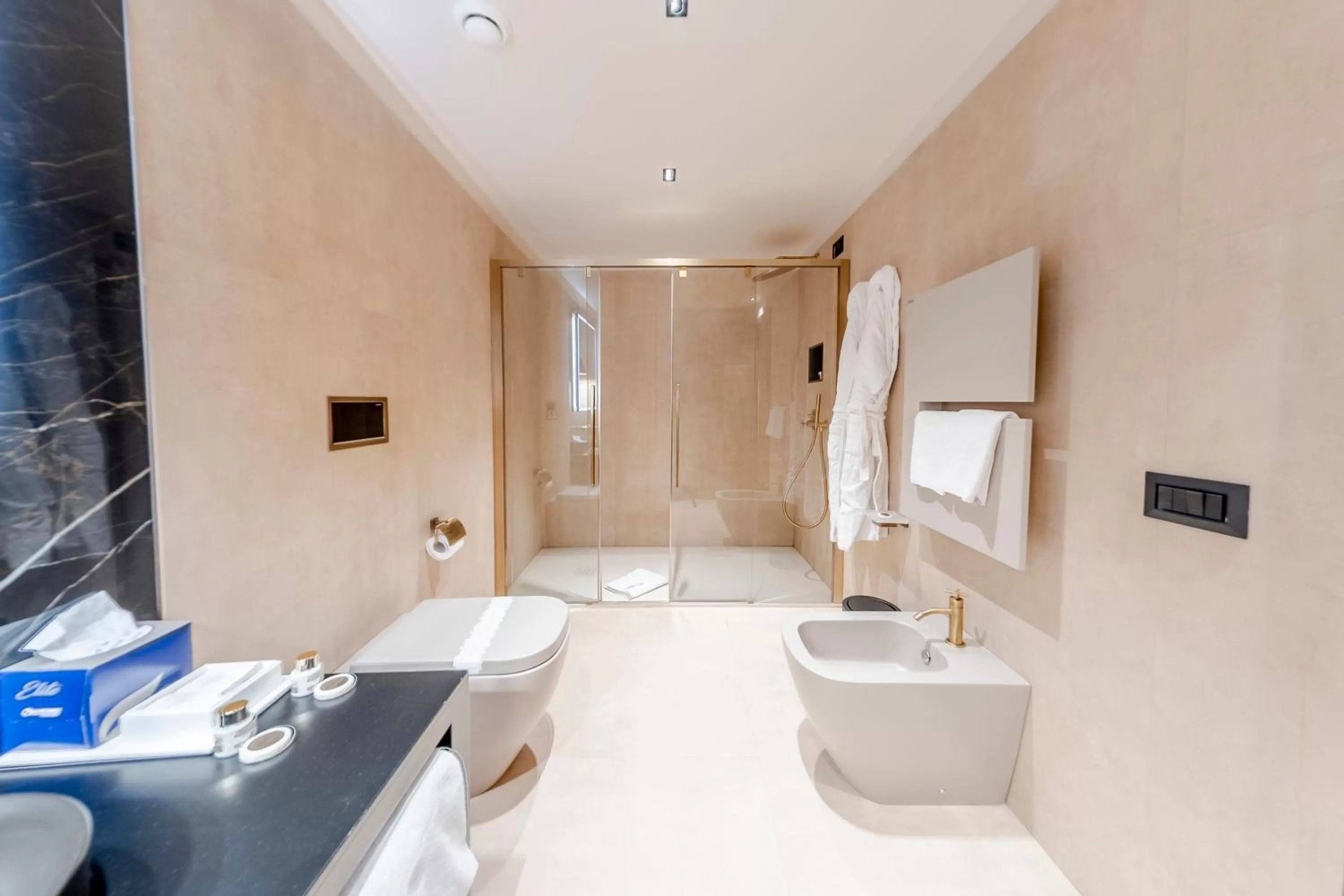Shower in Martius Private Suites Hotel