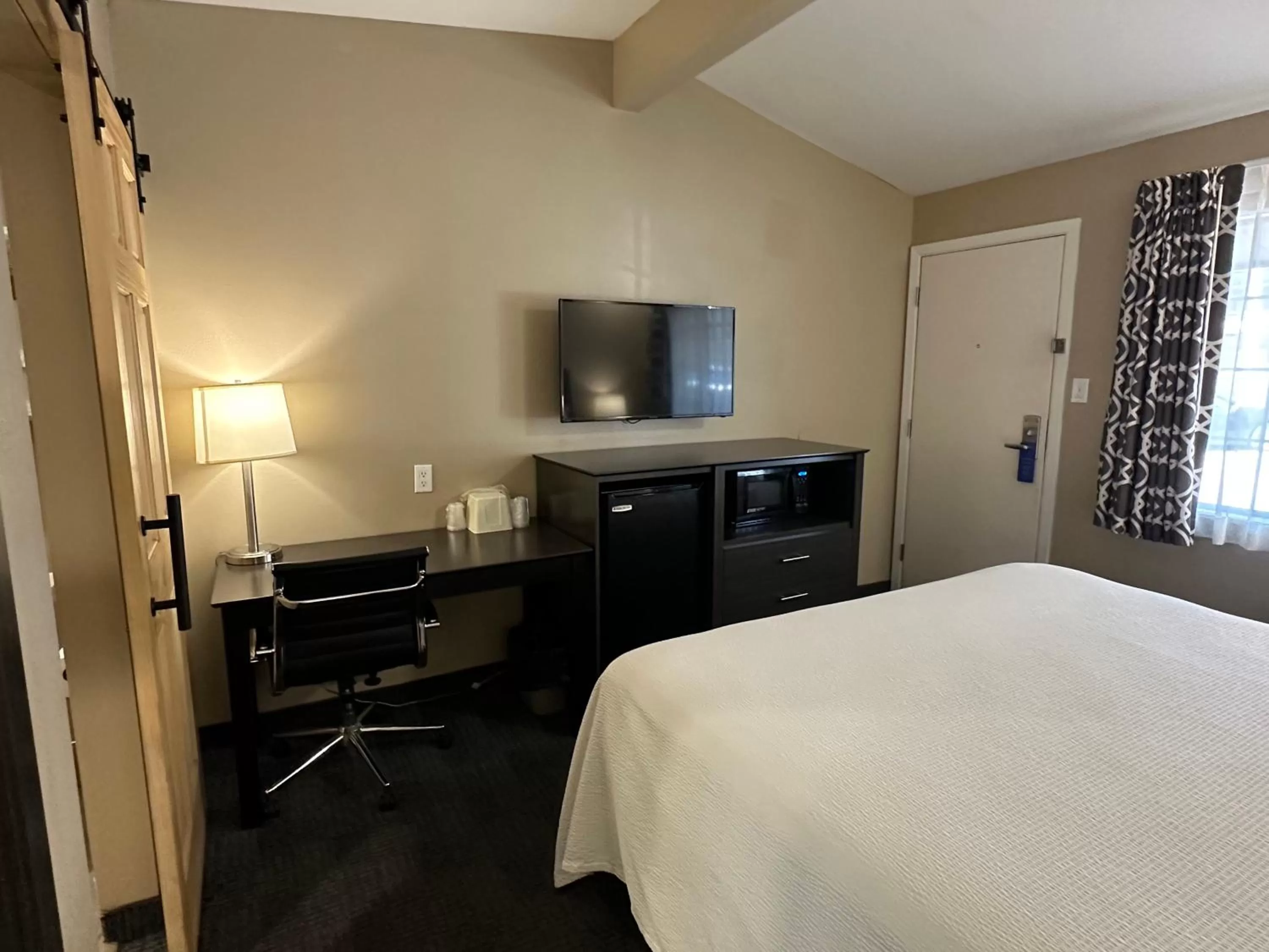 Bedroom, Bed in Black Jack Inn