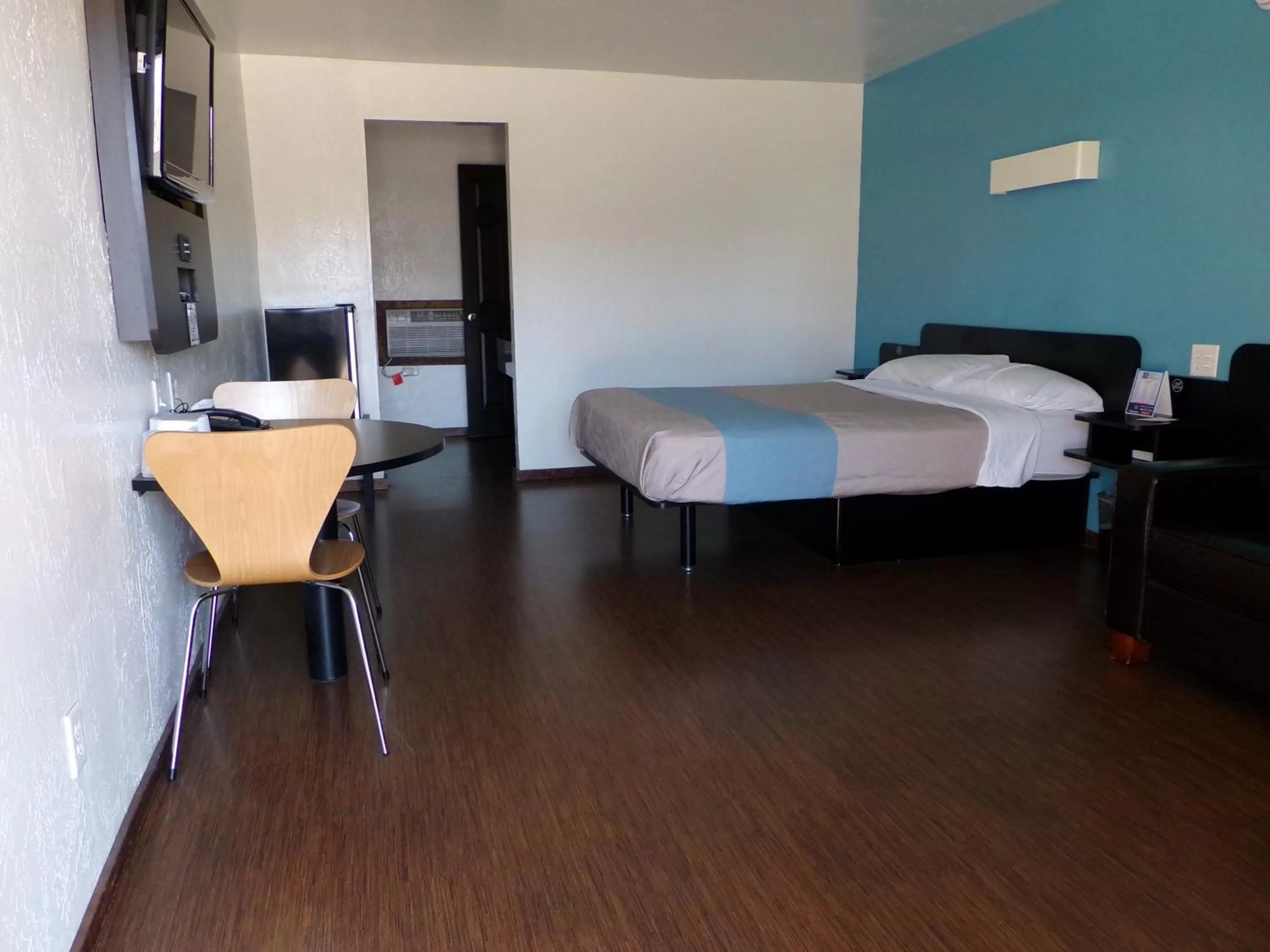 Bedroom, Bed in Motel 6 University Missoula