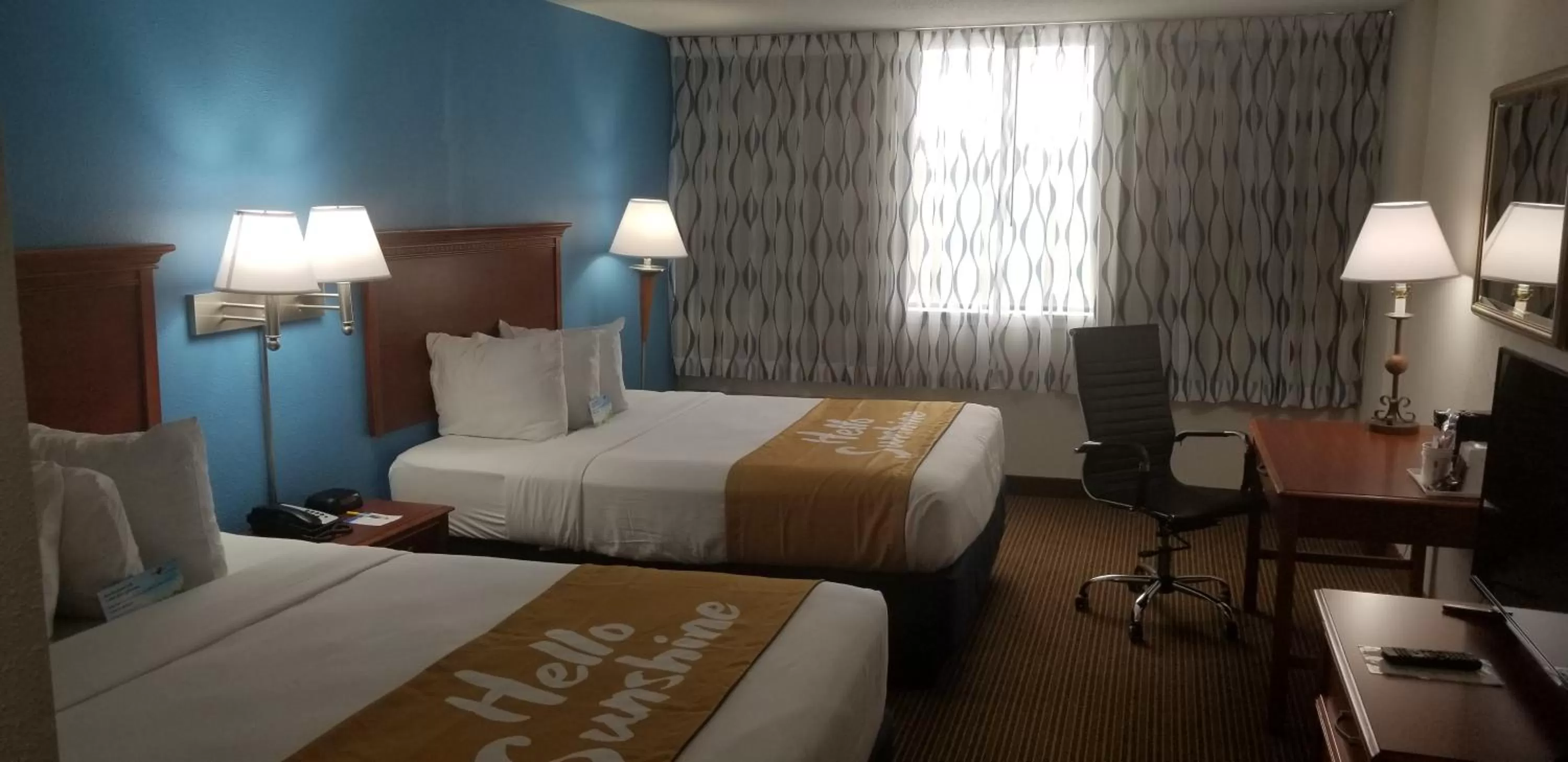 Bed in Days Inn & Suites by Wyndham Tallahassee Conf Center I-10