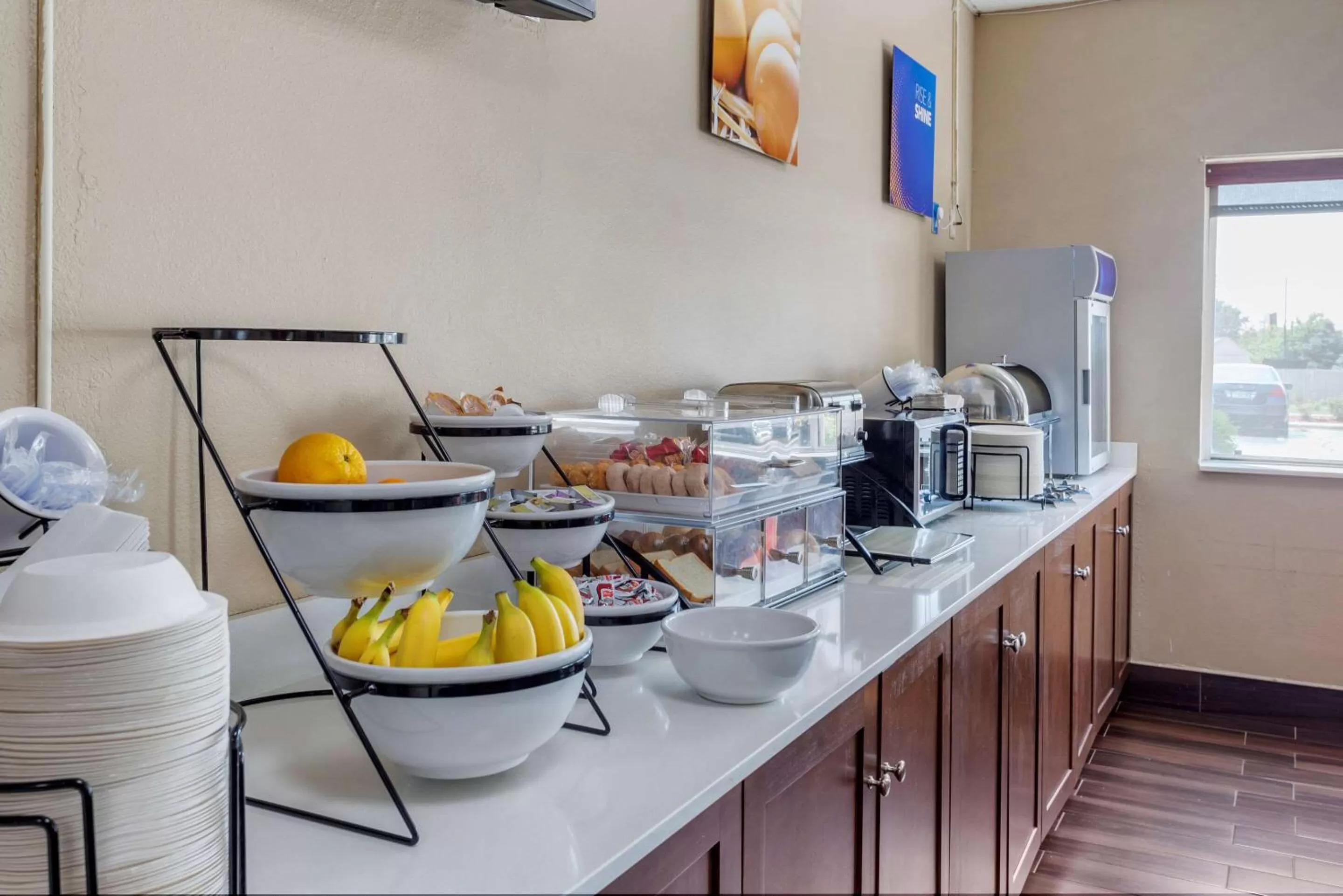 Restaurant/places to eat in Comfort Inn Rockford near Casino District