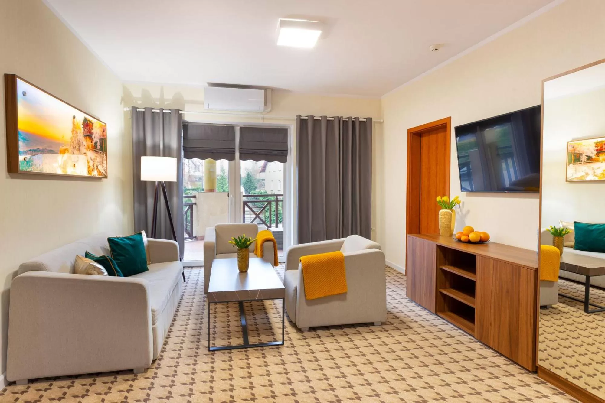 TV and multimedia in Hotel Verde Montana Wellness & Spa