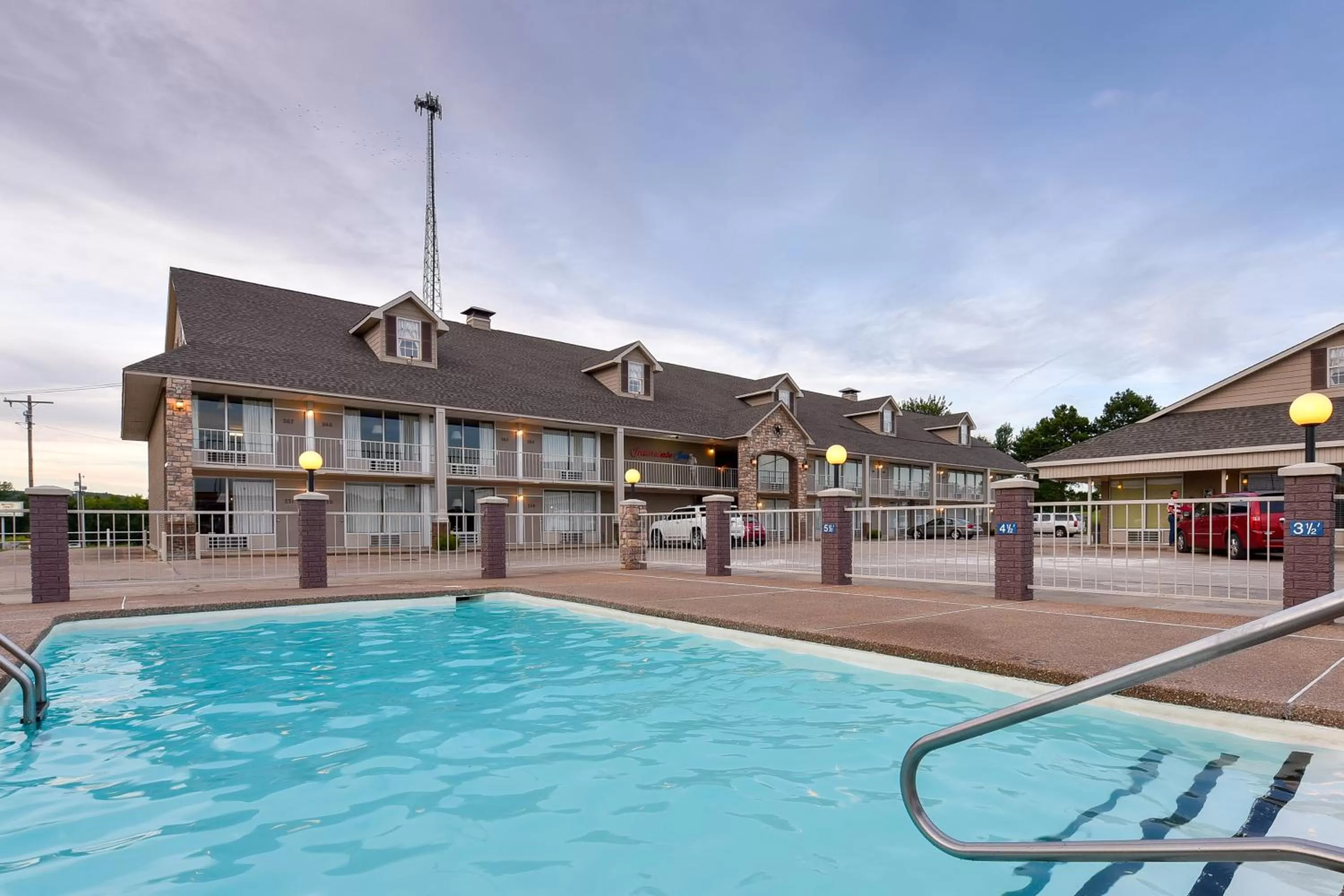 Swimming pool in Interstate Inn