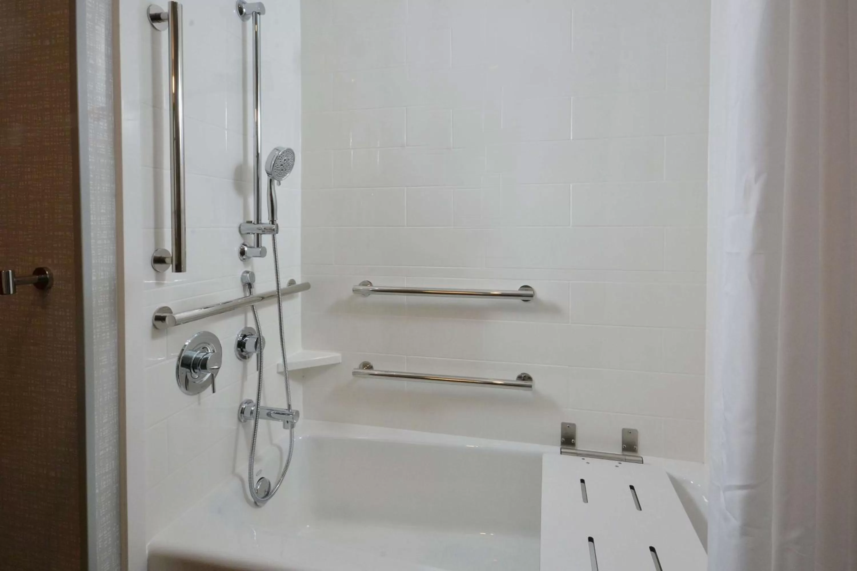 Bathroom in Hampton Inn & Suites Charlotte North I 485