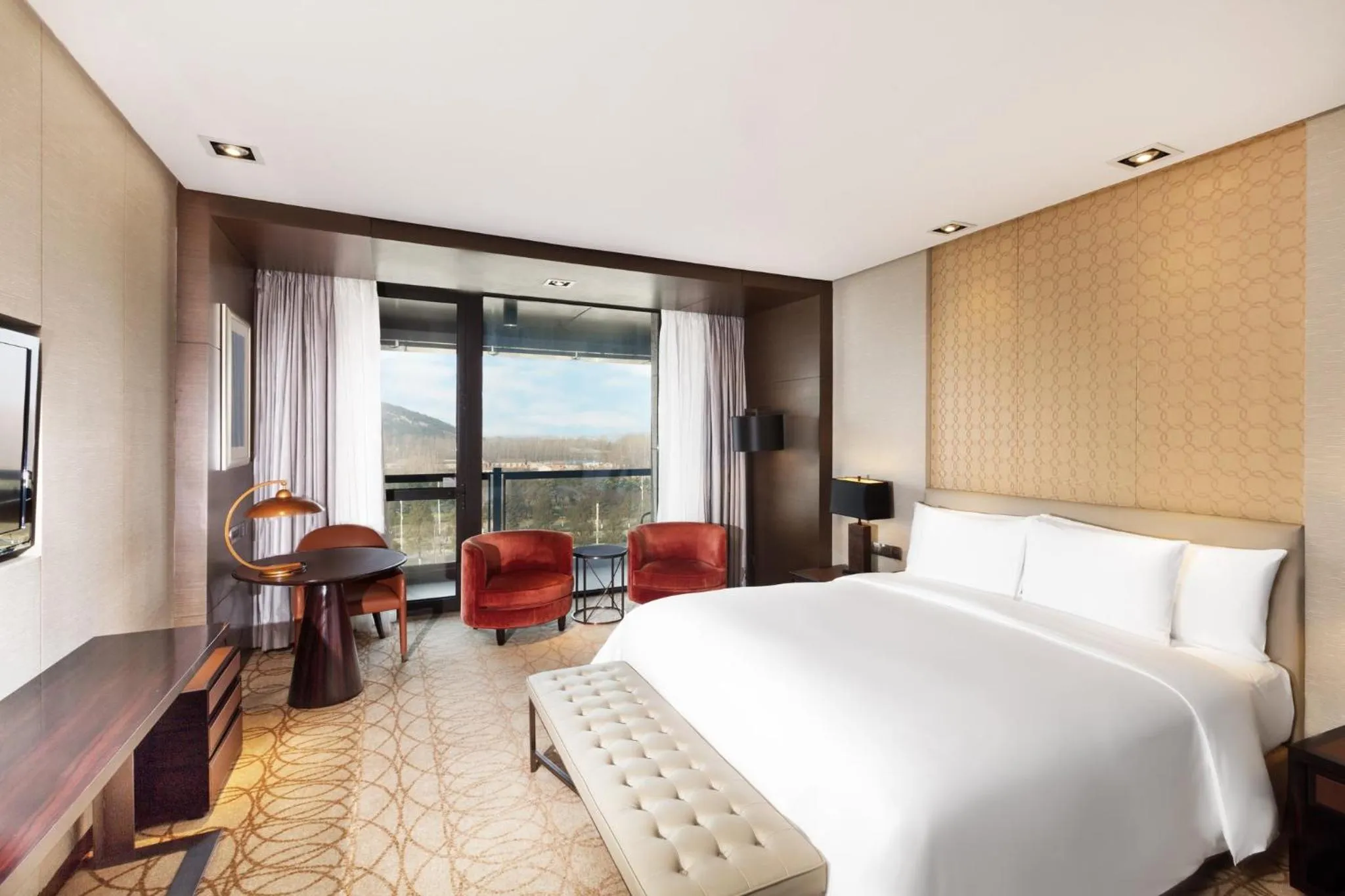 Photo of the whole room, Bed in Crowne Plaza Xuzhou Dalong Lake by IHG