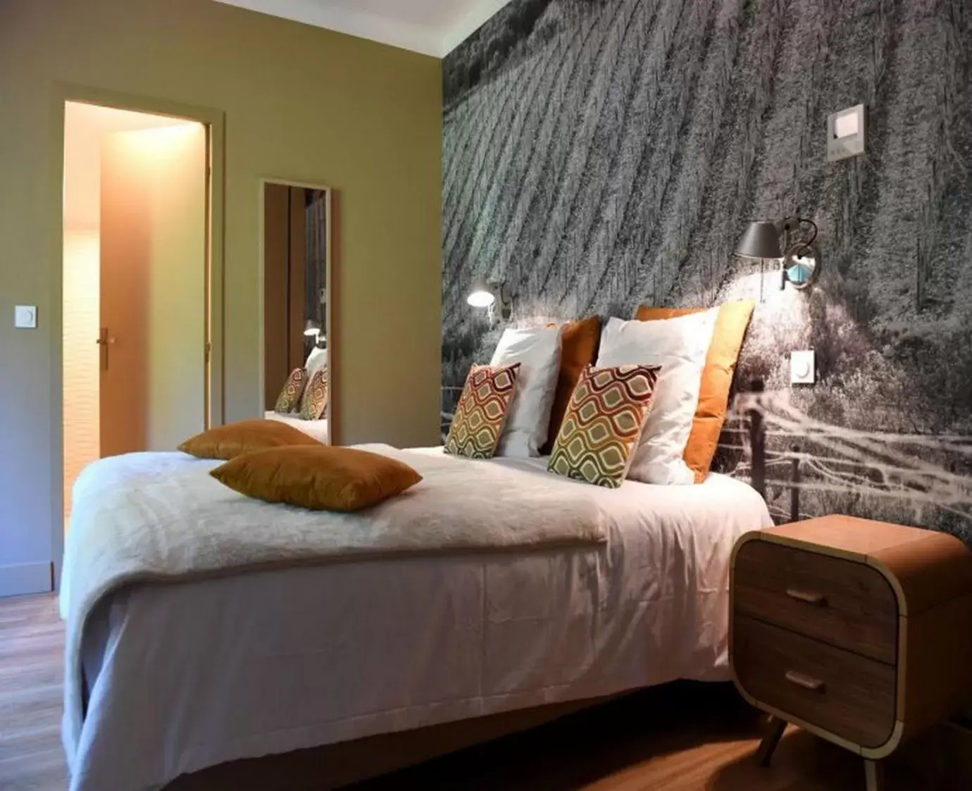 One-Bedroom Suite - single occupancy in Le Sens Six One-Bedroom Suite - single occupancy in Le Sens Six