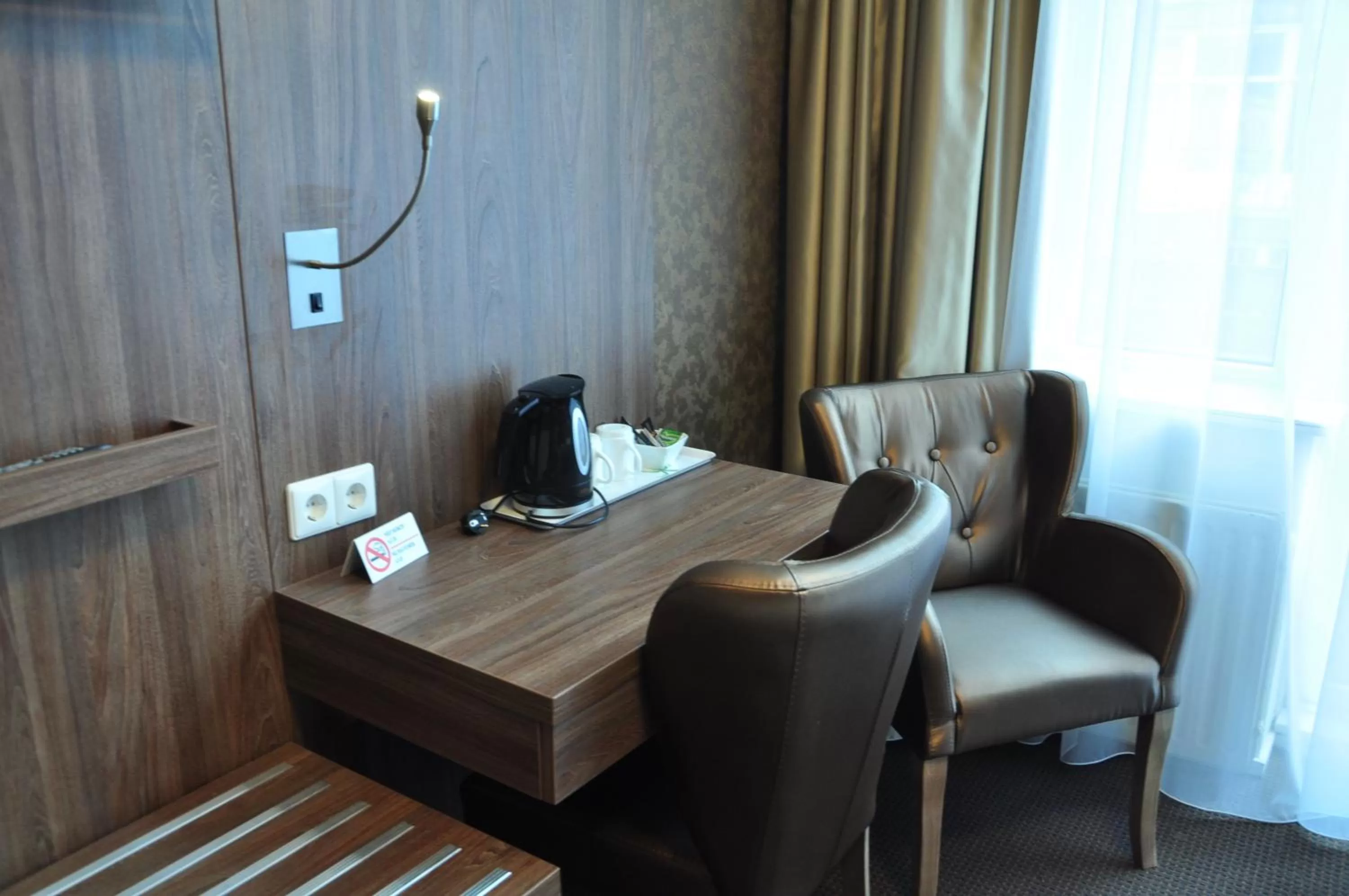 Classic Double or Twin Room including Breakfast in Aadam Wilhelmina Hotel