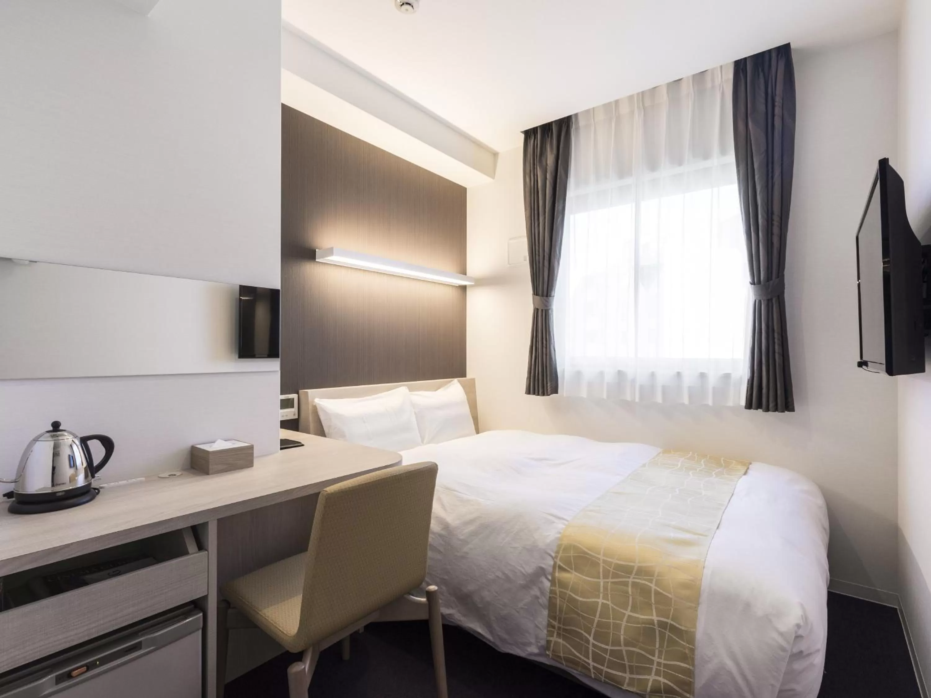 Photo of the whole room, Bed in Hotel Wing International Hakata Shinkansenguchi