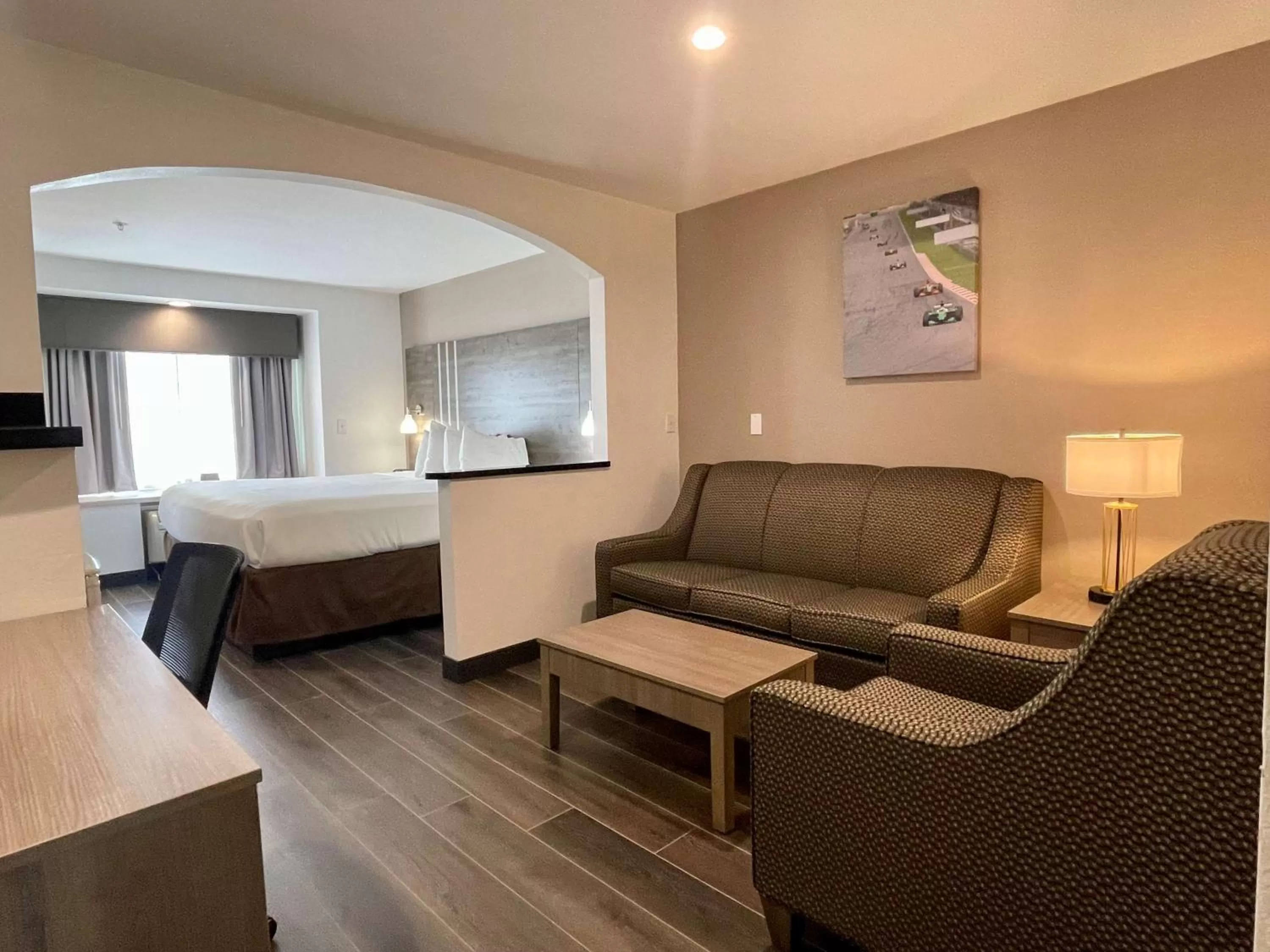 Deluxe King Suite in Best Western Roanoke Inn & Suites