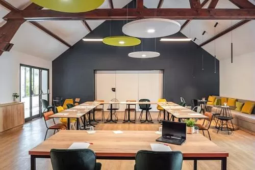 Meeting/conference room in ibis Beaune Centre