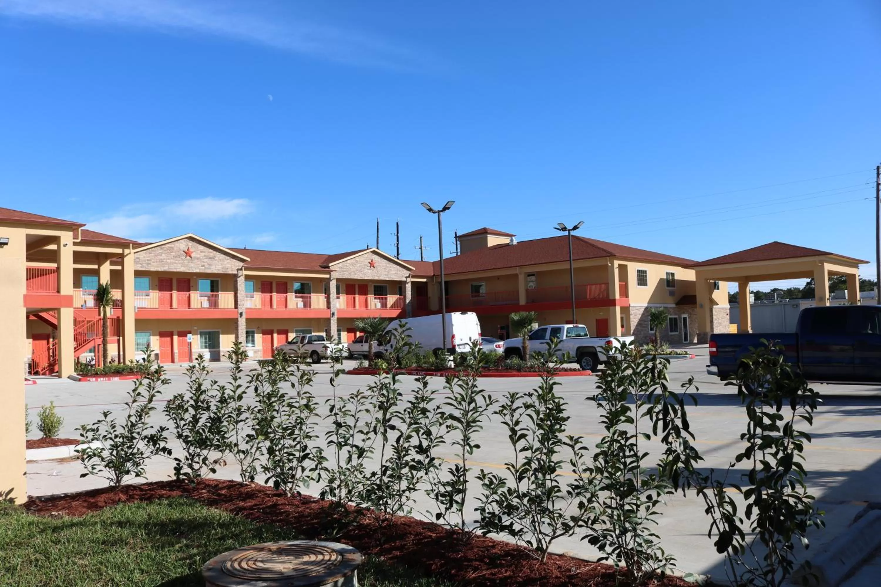 Property building in Scottish Inn & Suites - IAH Airport