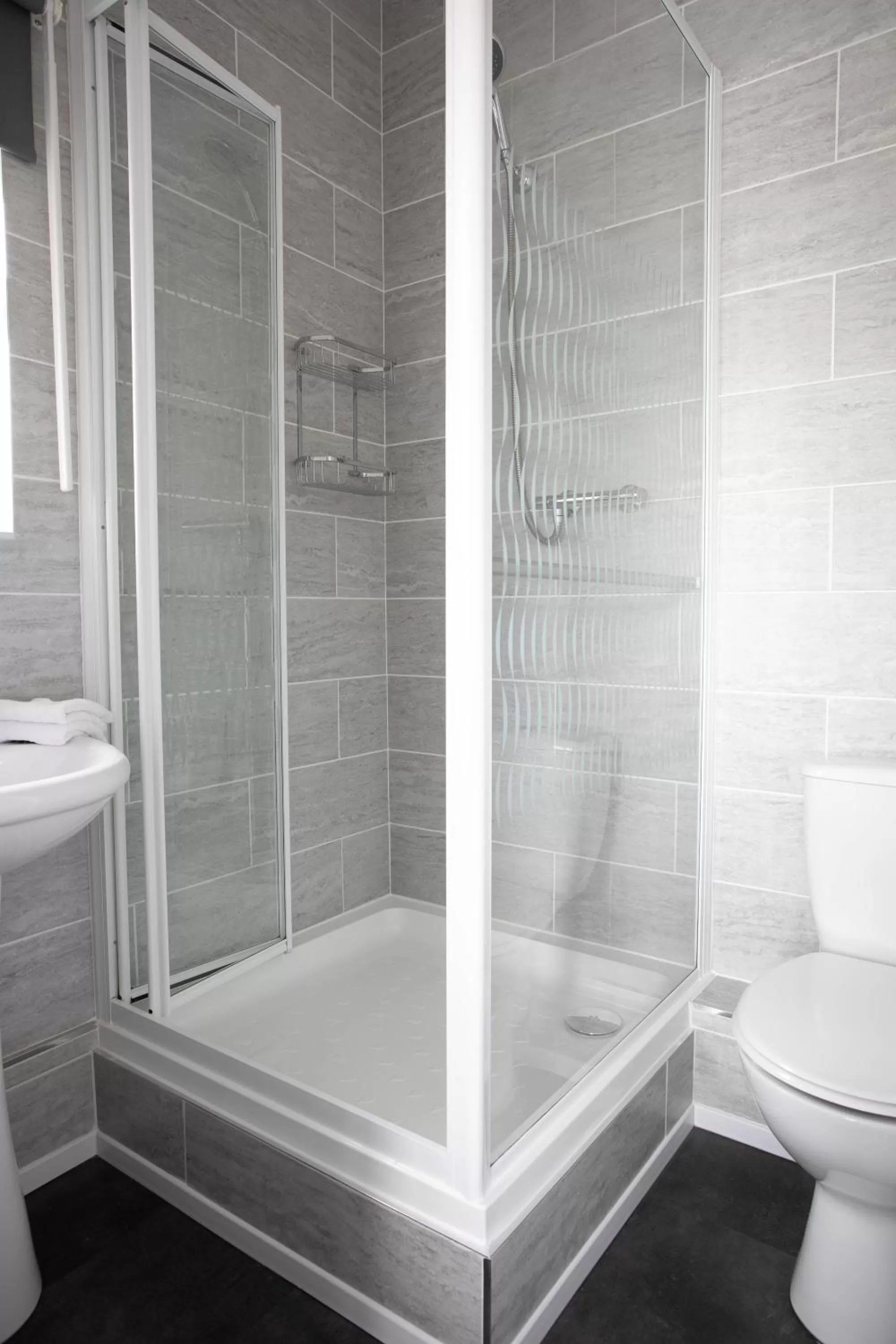 Shower, Bathroom in Stover Lodge