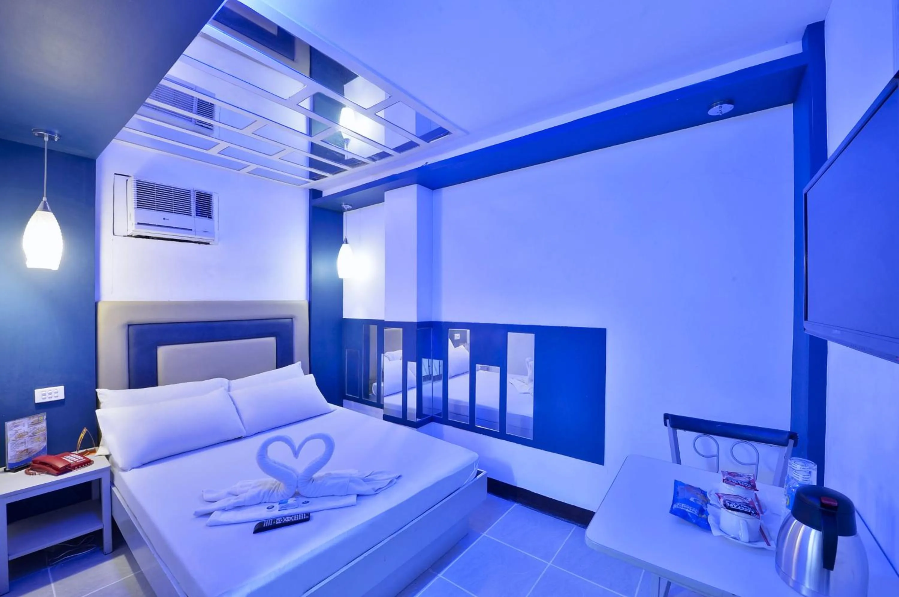 Bed in Hotel 99 Quiapo