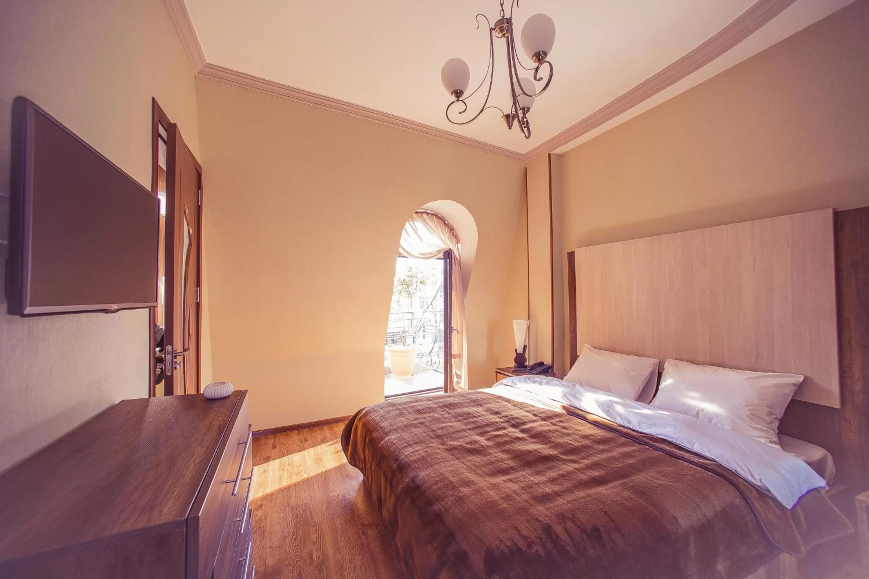 Bed in Royal Venezia Hotel