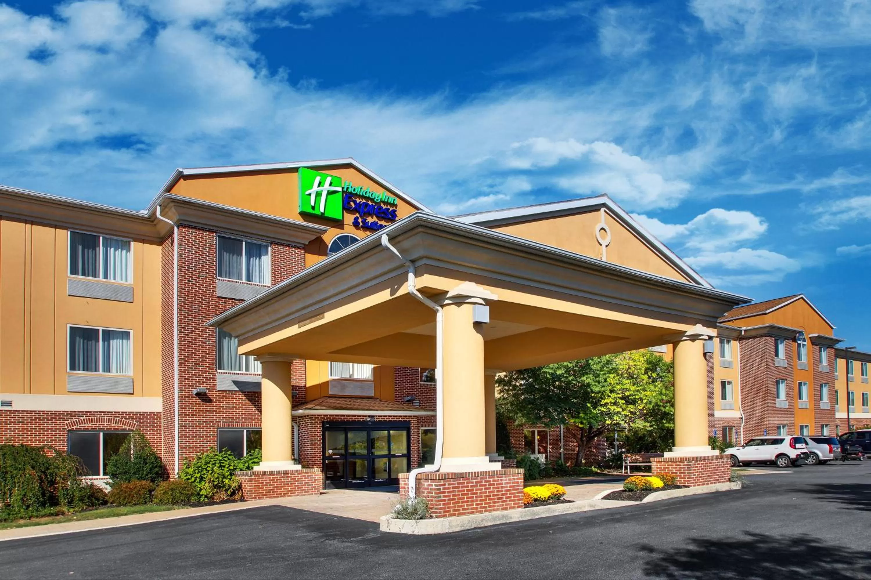 Property building in Holiday Inn Express Hotel & Suites Lancaster-Lititz by IHG