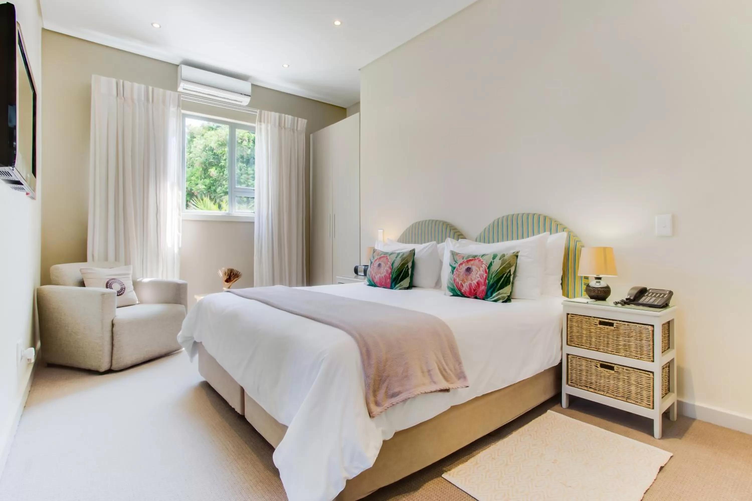 Photo of the whole room, Bed in The One 8 Hotel in Green Point - Solar Power