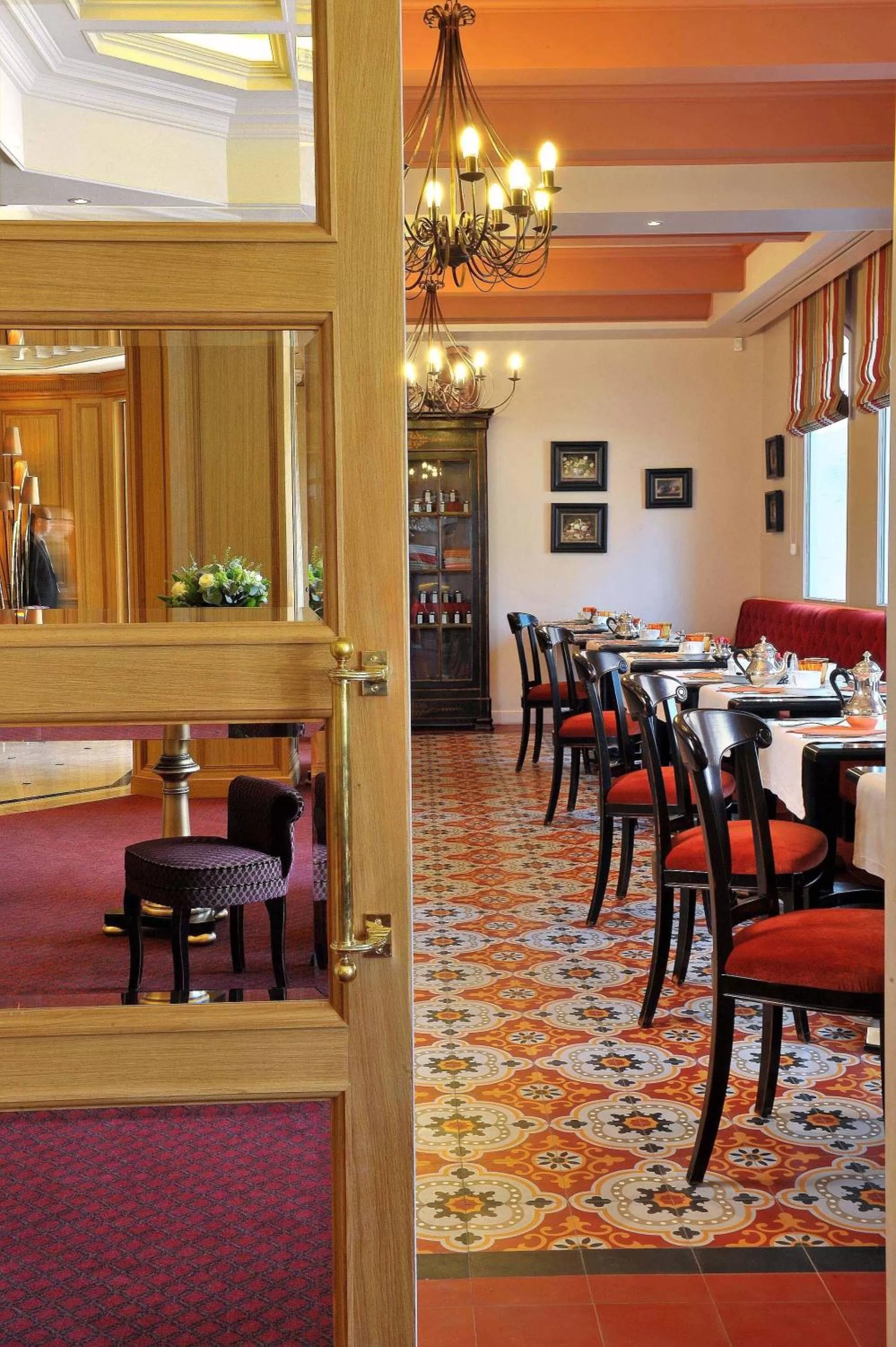 Restaurant/places to eat in Villa Lara Hotel