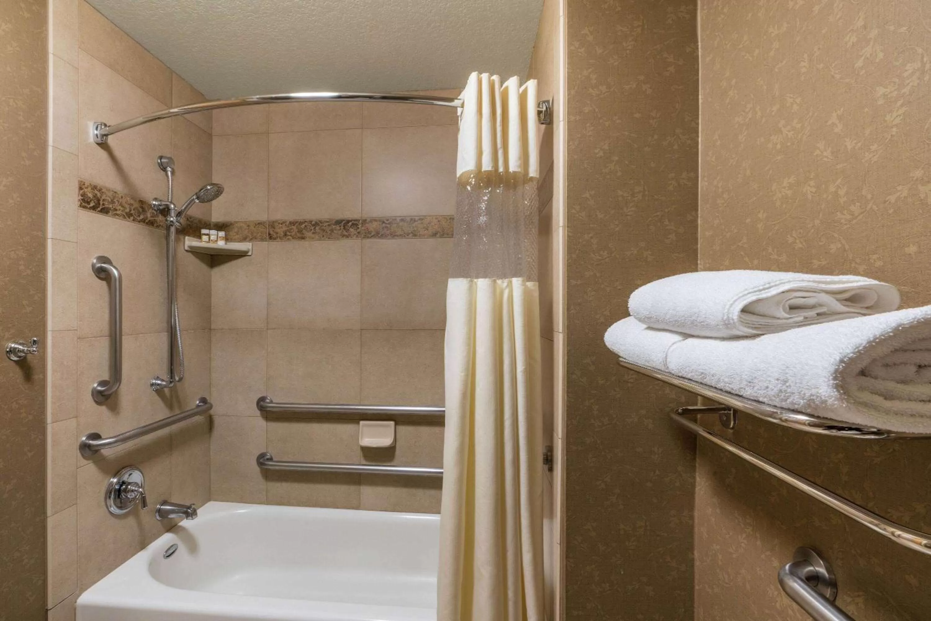 Bathroom in La Quinta by Wyndham Idaho Falls/Ammon