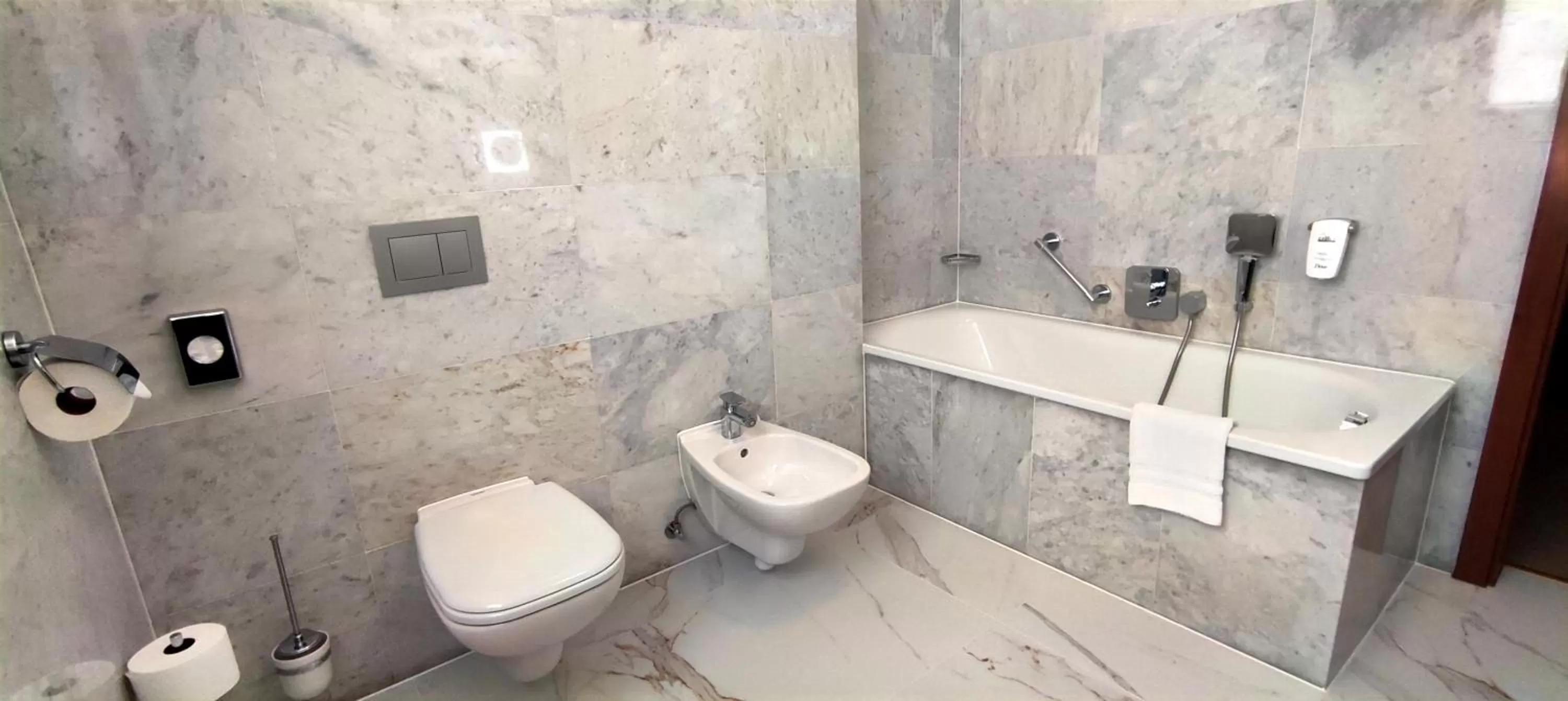 Toilet in Hotel Zamek Centrum