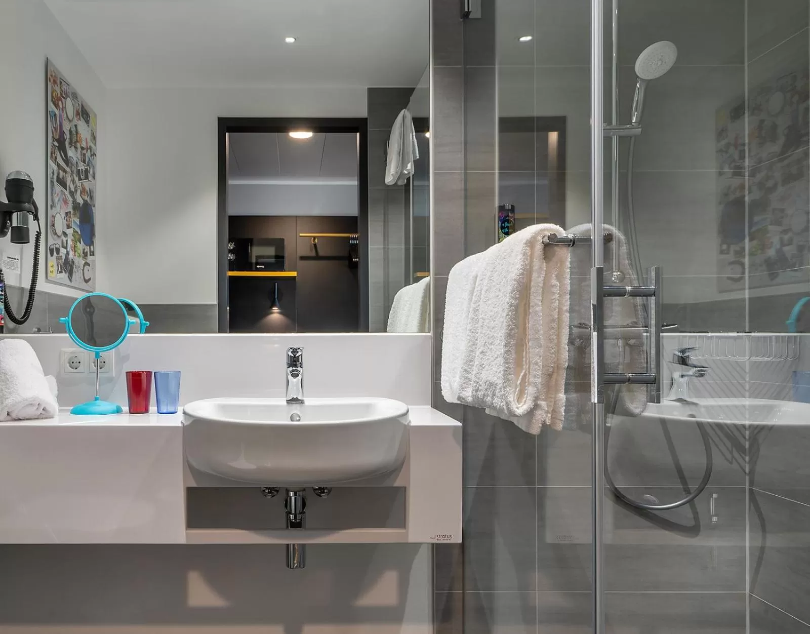 Toilet in Holiday Inn - the niu, Fury Aschheim Messe by IHG