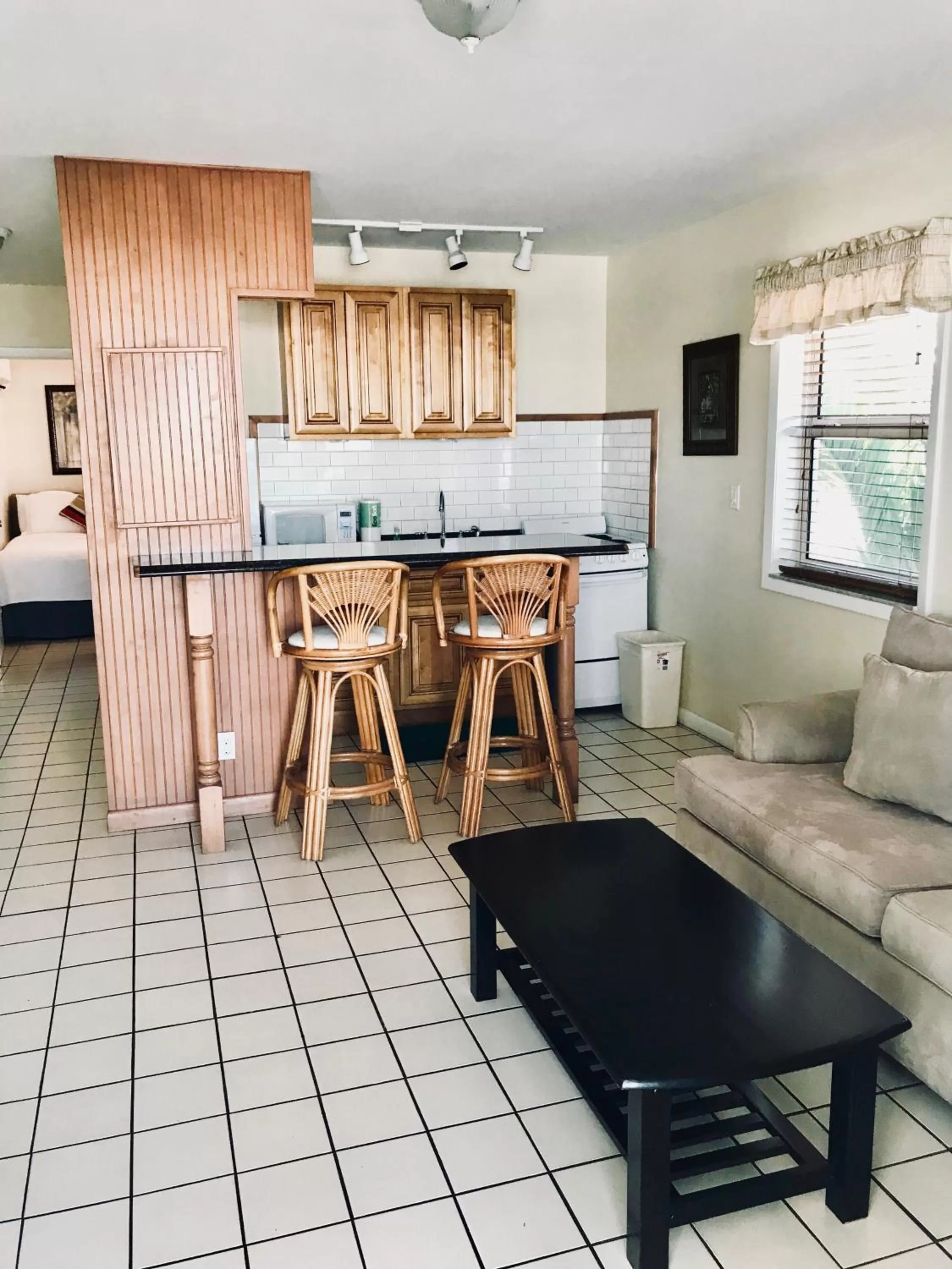 Dining area in Harborside Motel & Marina