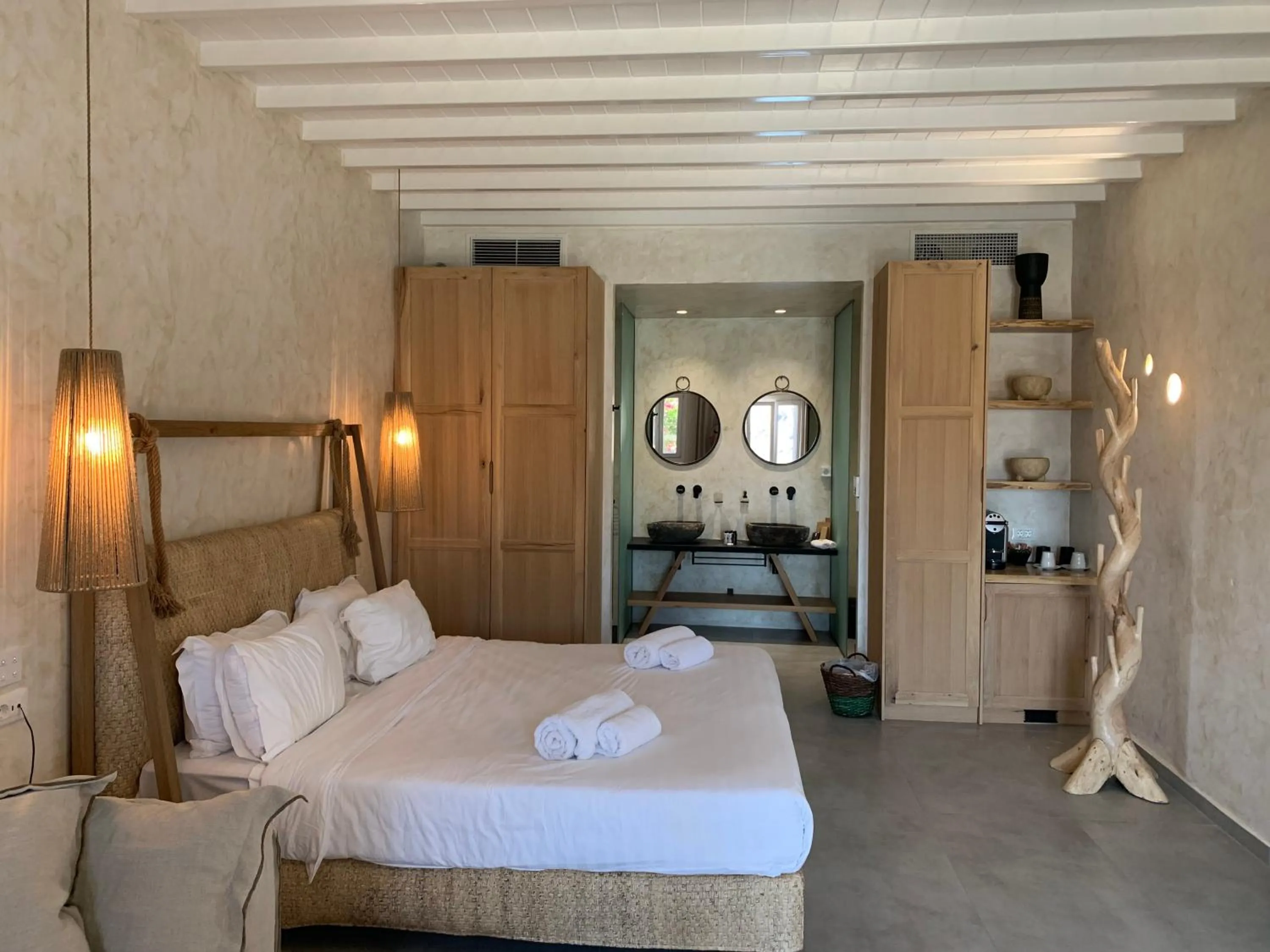 Bedroom, Bed in Panormos Village Hotel