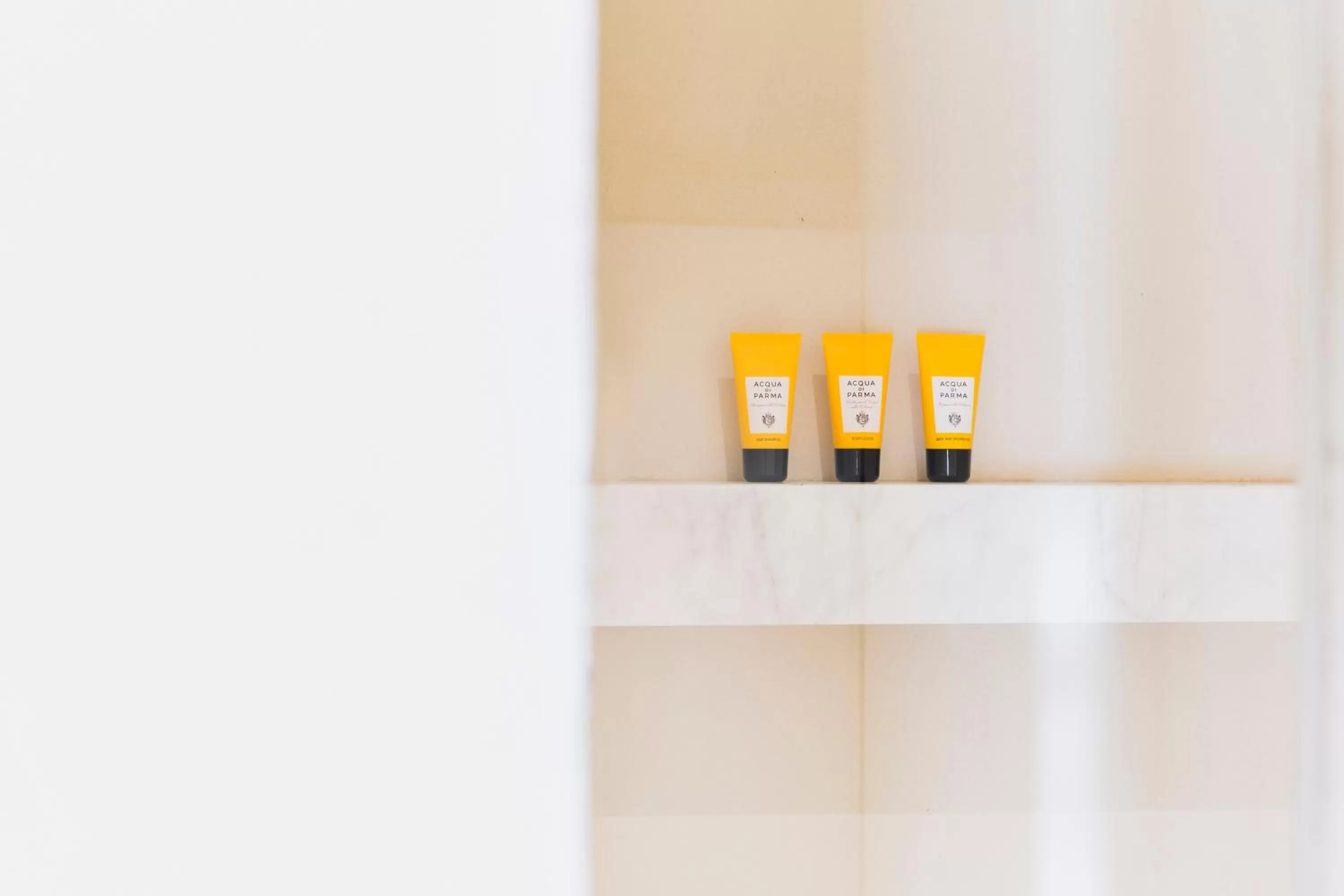 Logo/Certificate/Sign in Hotel Scenario