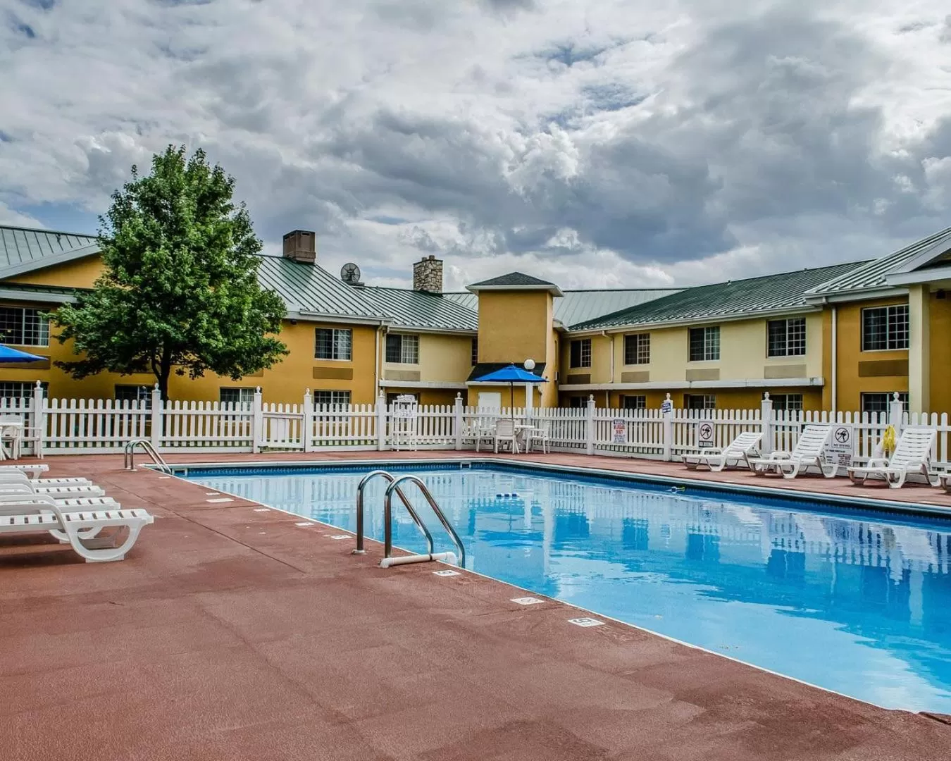 Swimming pool in Baymont by Wyndham Harrisburg
