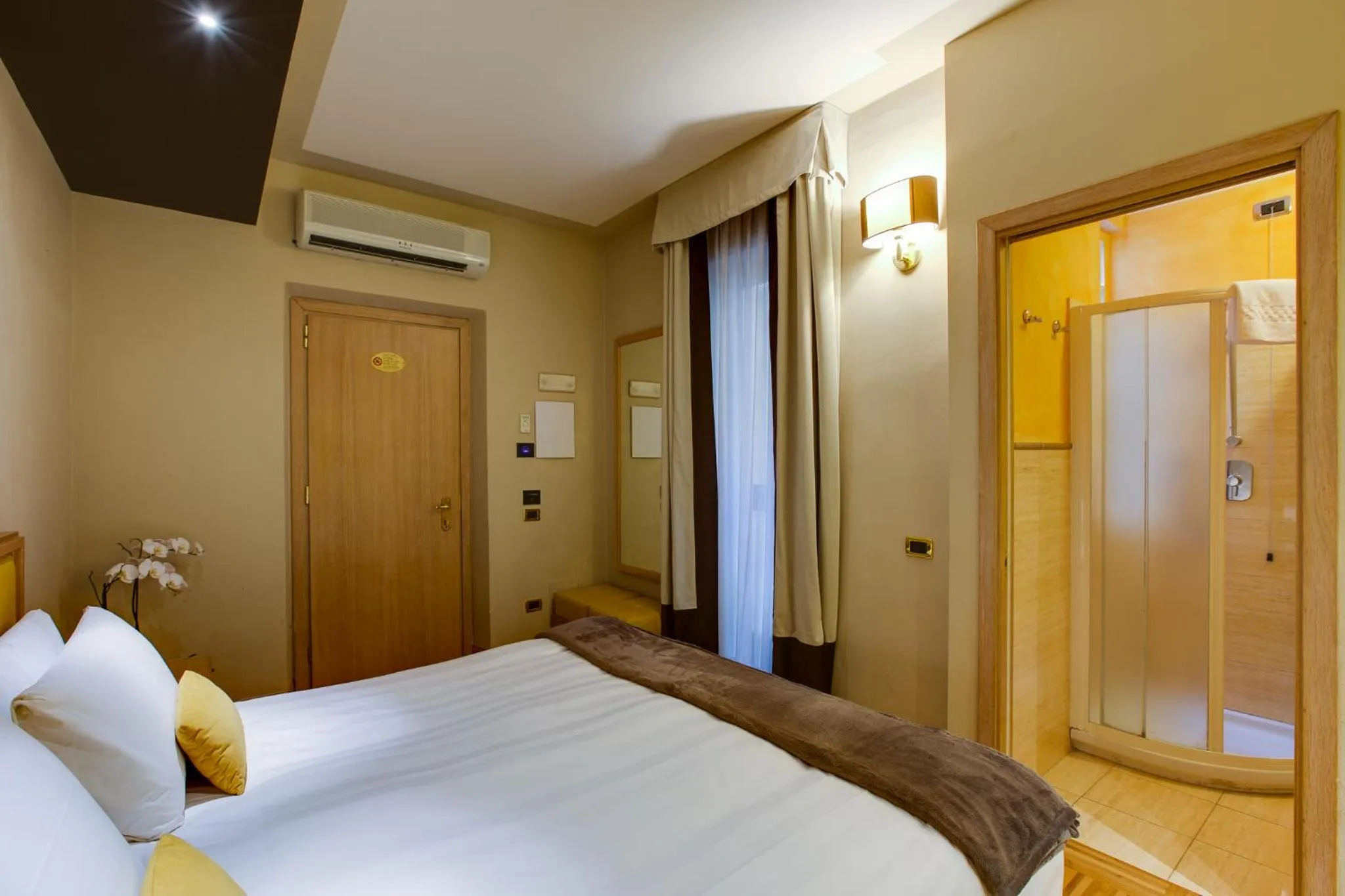 Photo of the whole room, Bed in Solo Experience Hotel