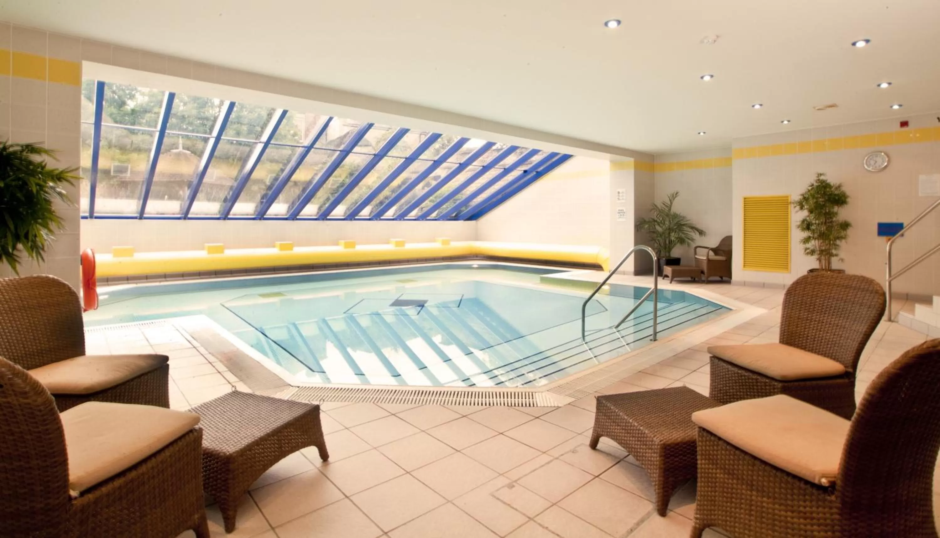 Swimming pool in Best Western Plus Angel Hotel