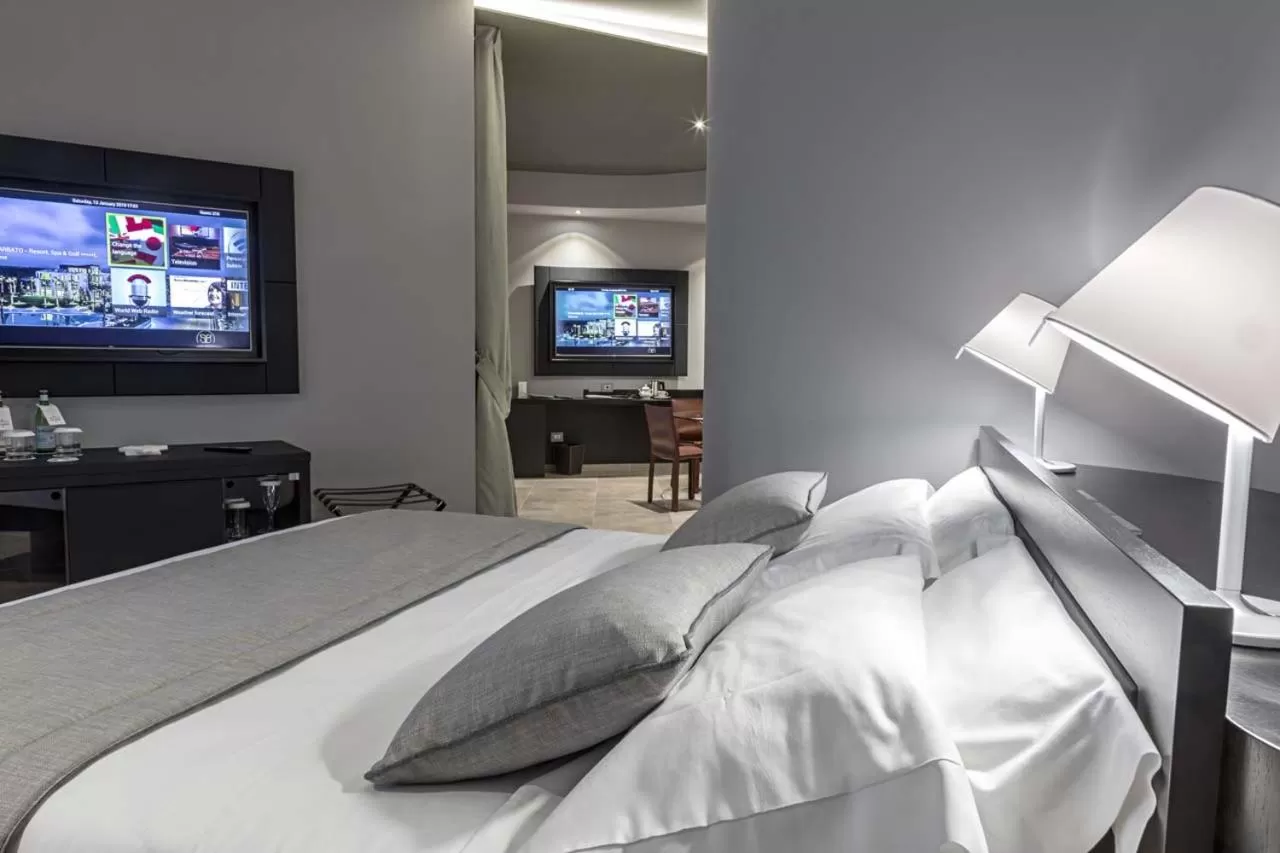 TV and multimedia, Bed in Borgo San Barbato Resort Spa & Golf