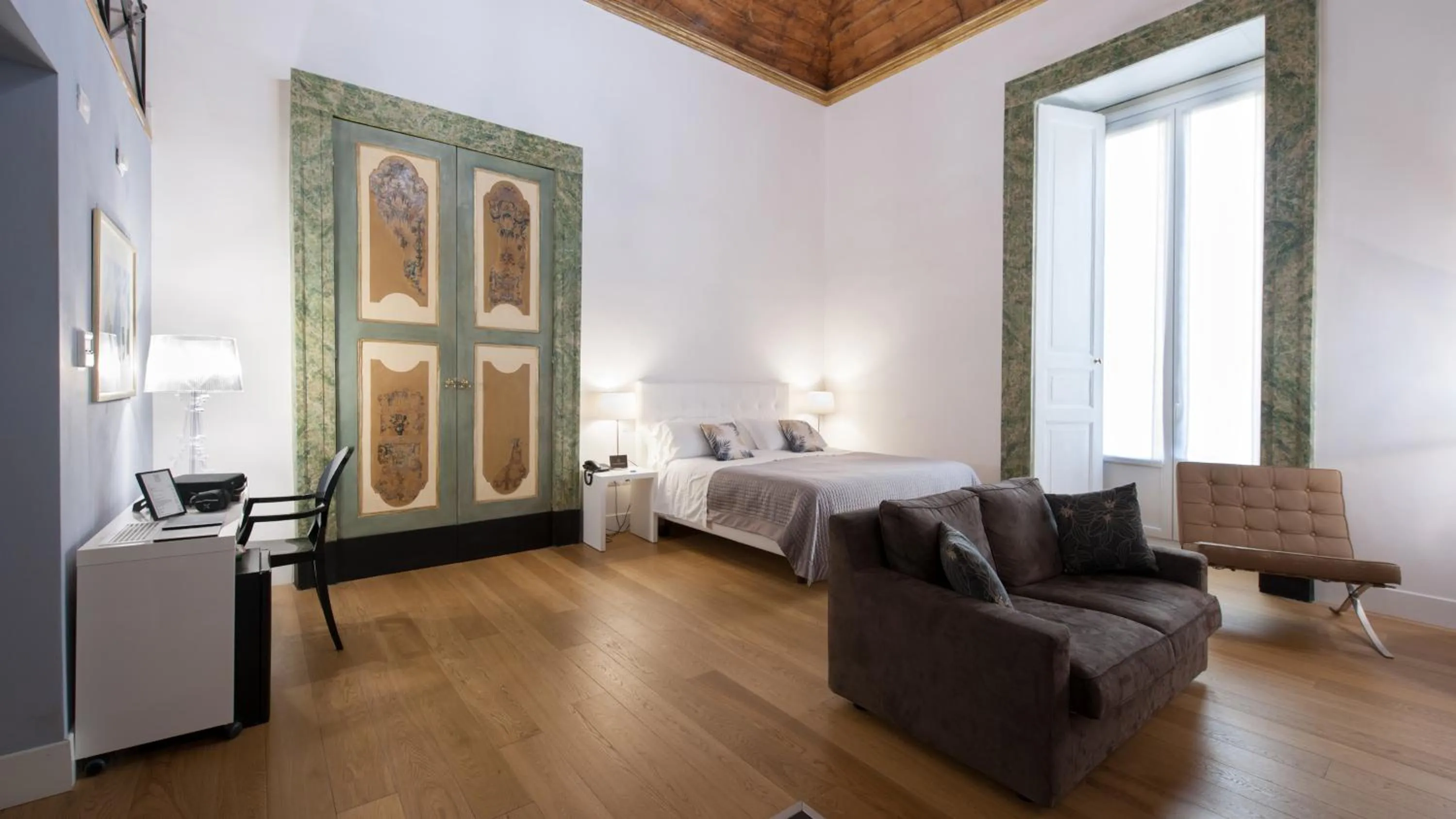Bed in Santa Chiara Boutique Hotel