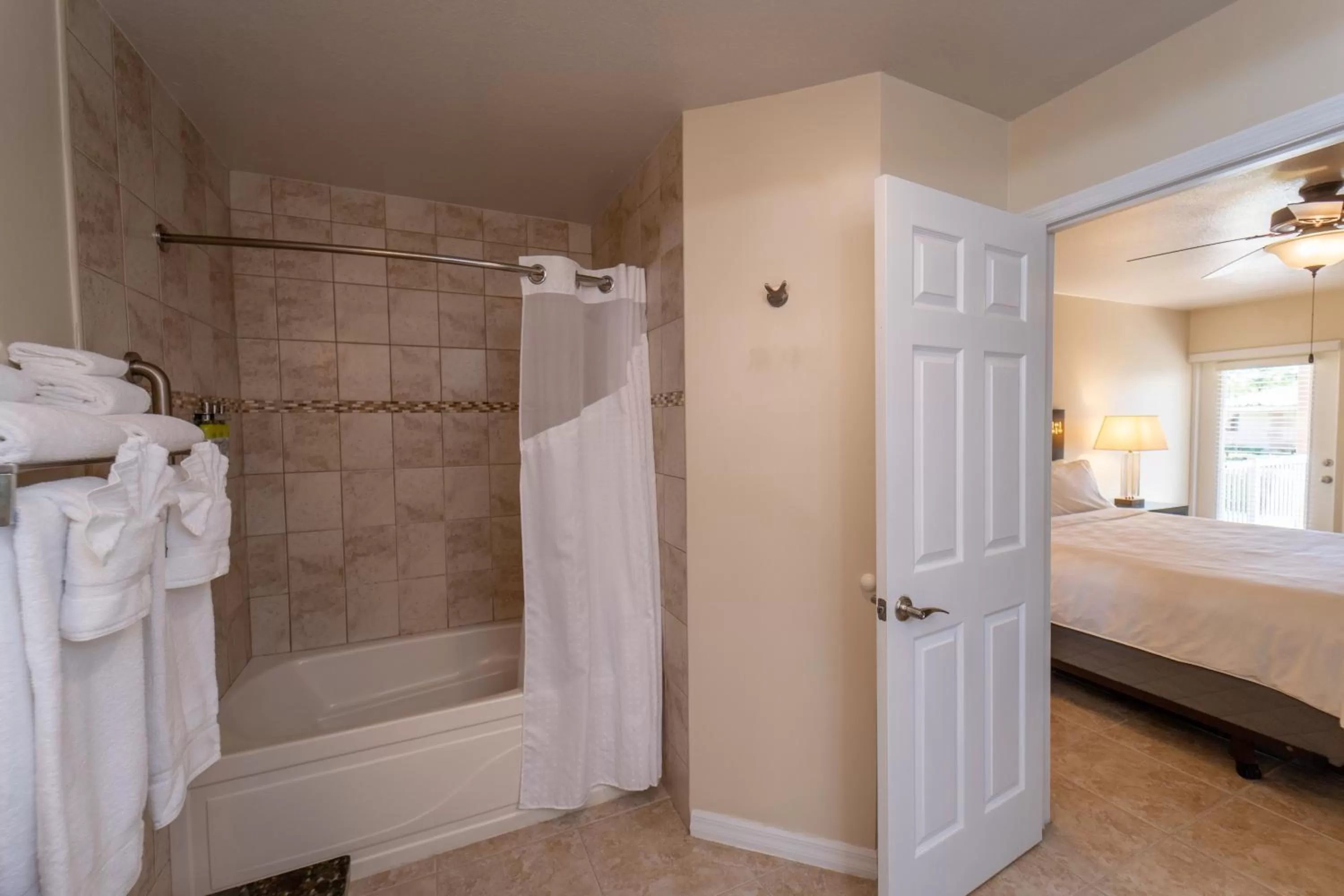 Shower, Bed in Holiday Inn Resort Grand Cayman by IHG