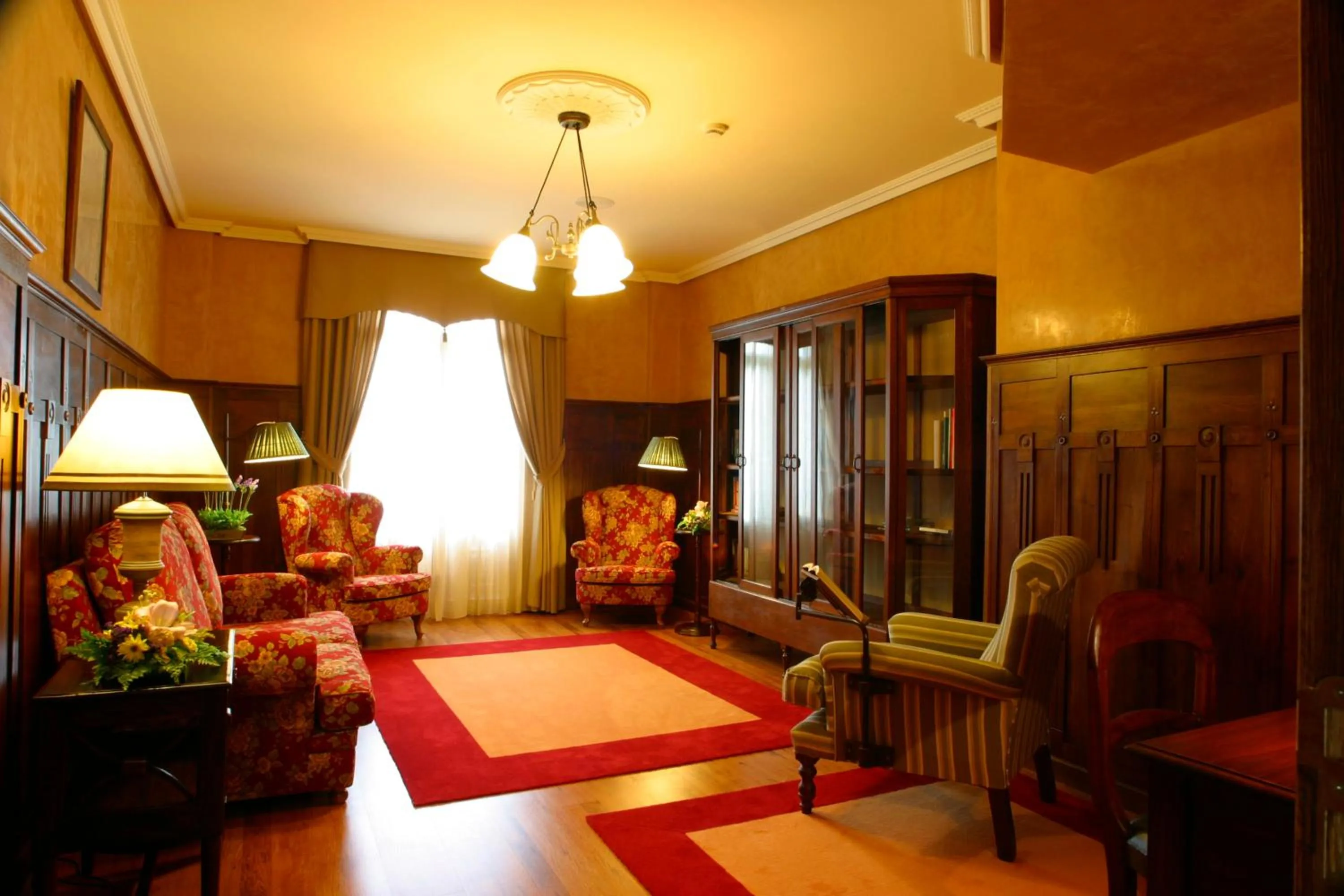 Library in Silken Spa La Hacienda De Don Juan