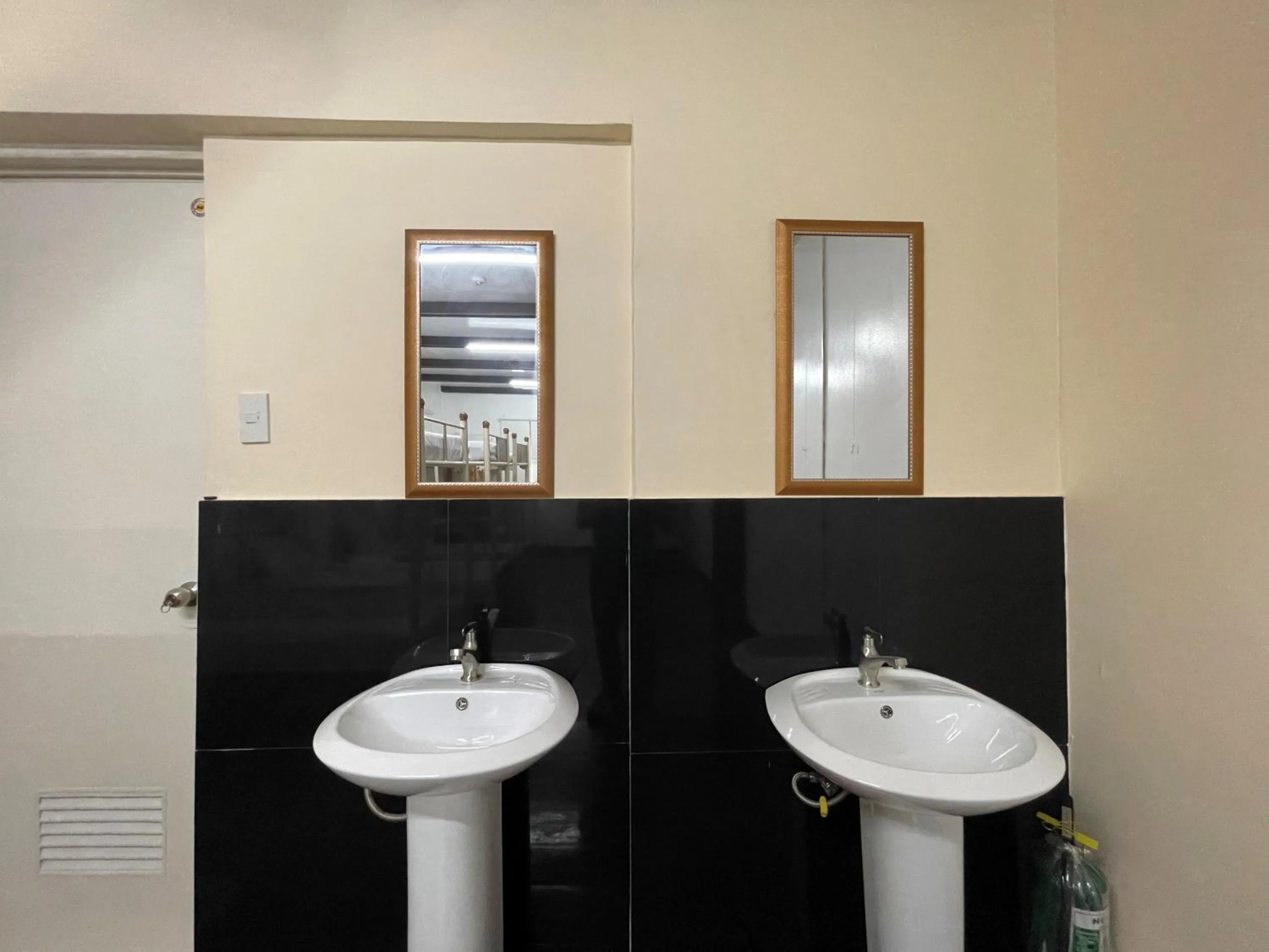 10-Bed Mixed Dormitory Room in 1888 Staycation Inn by Cocotel