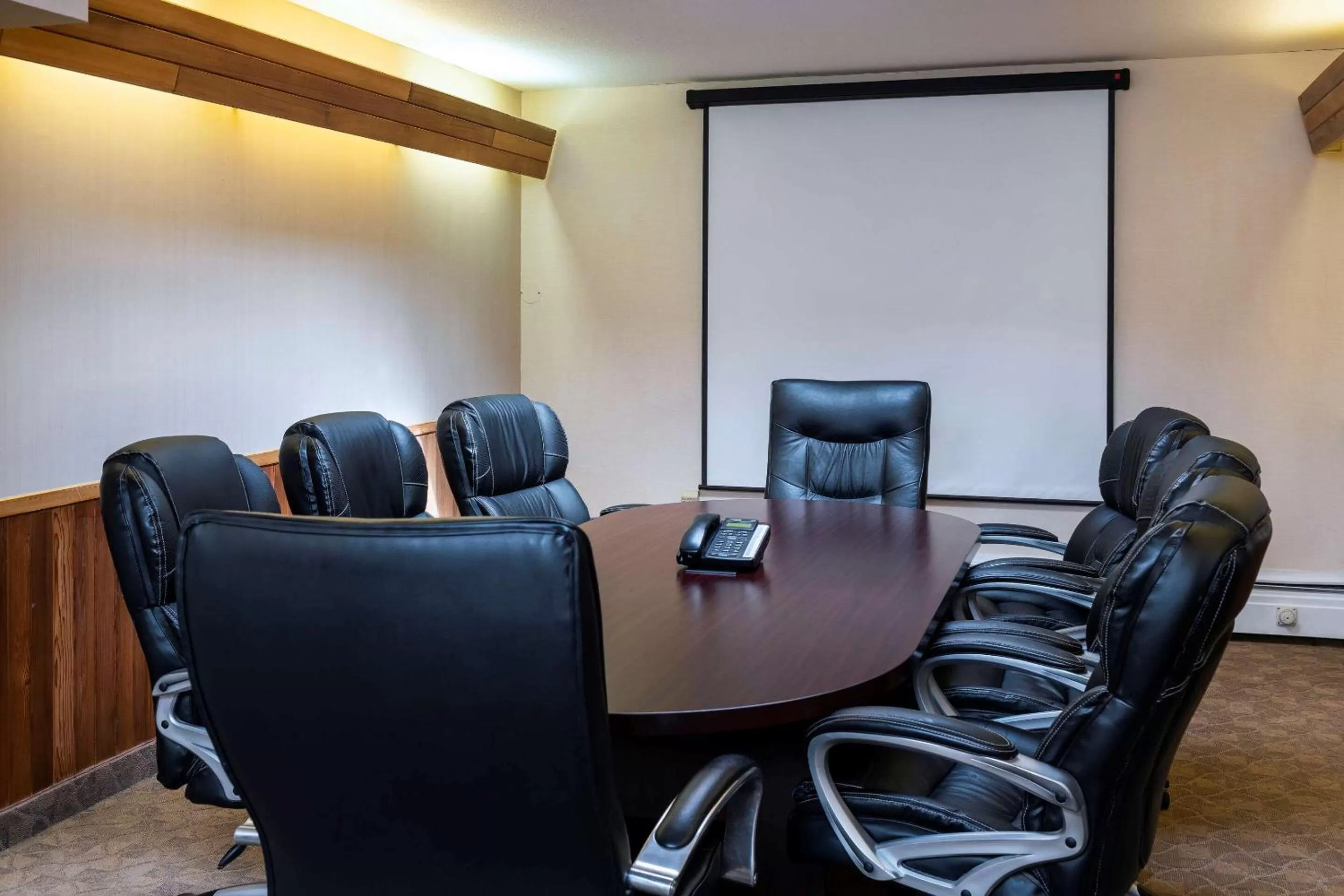 Meeting/conference room in Prestige Riverside Lodge Quesnel