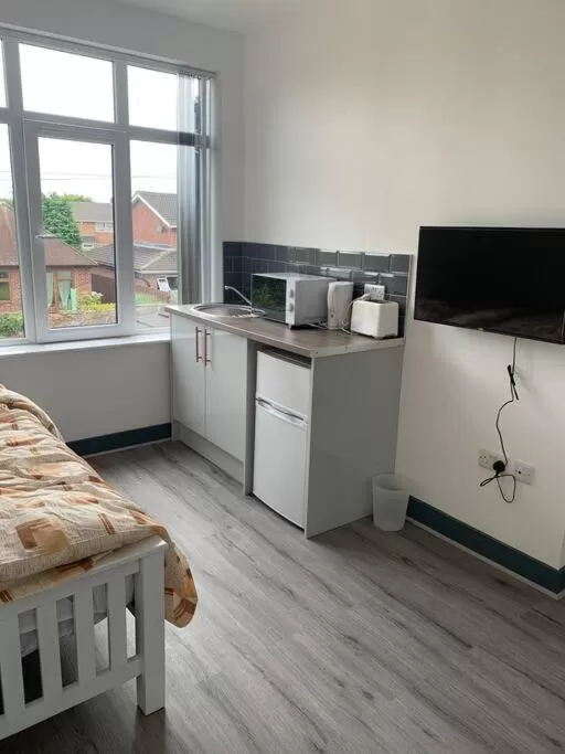 Bed in Newly refurbished studio, great location 8 studios